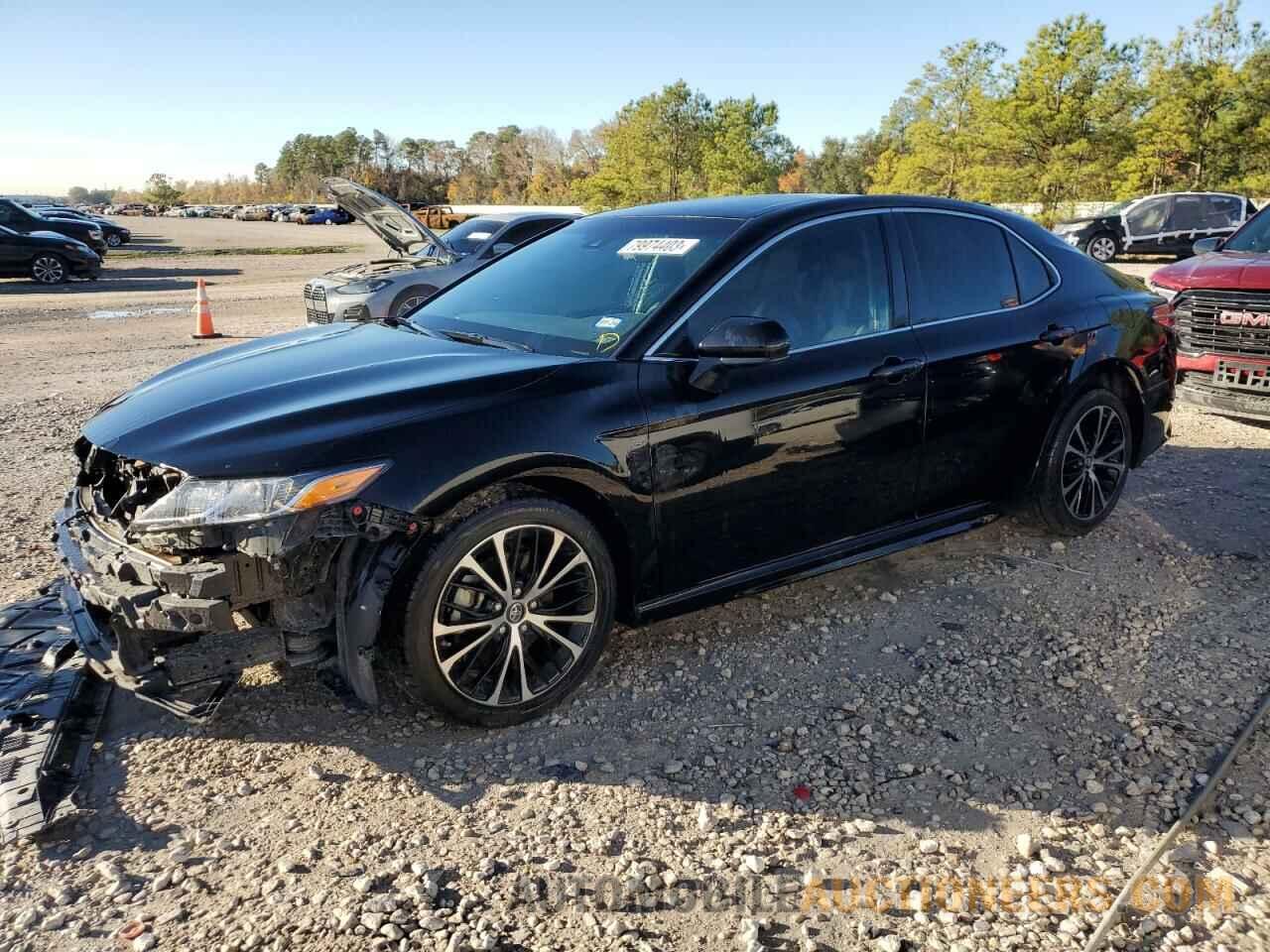 4T1B11HK5JU586296 TOYOTA CAMRY 2018