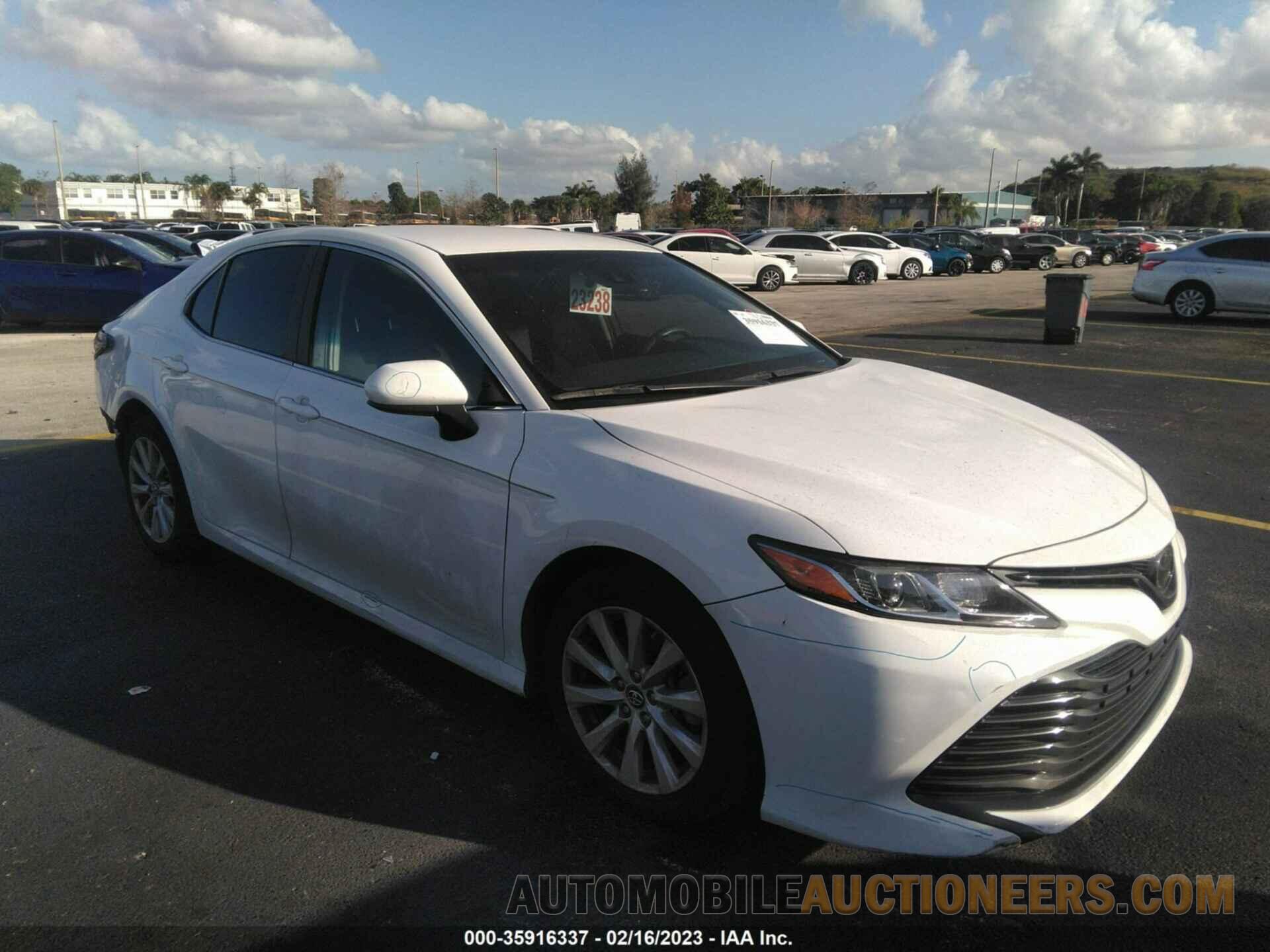 4T1B11HK5JU587061 TOYOTA CAMRY 2018