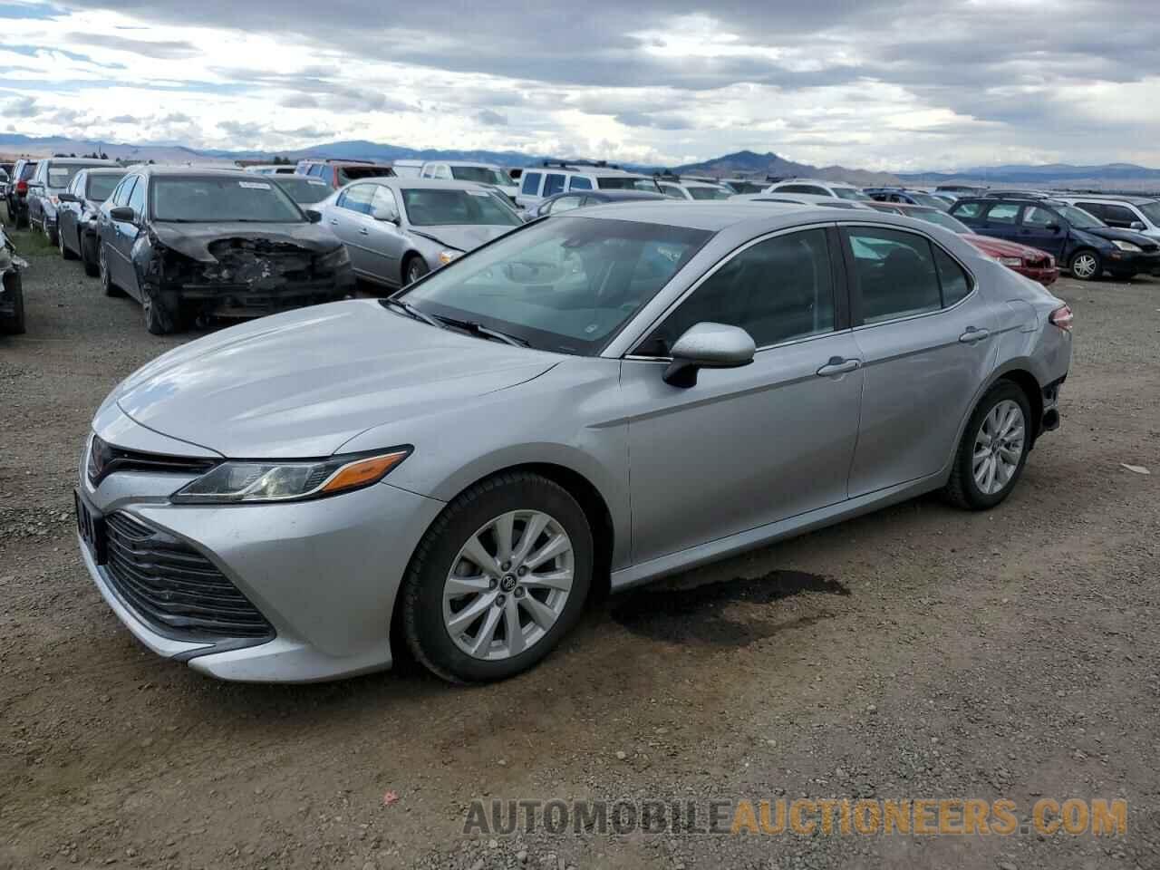 4T1B11HK5JU587092 TOYOTA CAMRY 2018