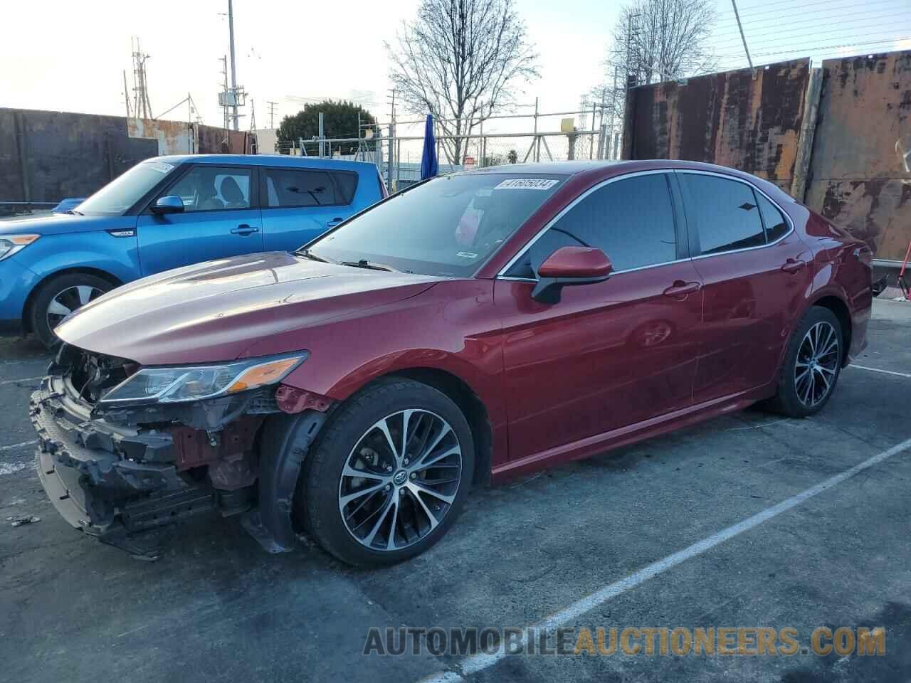 4T1B11HK5JU587657 TOYOTA CAMRY 2018