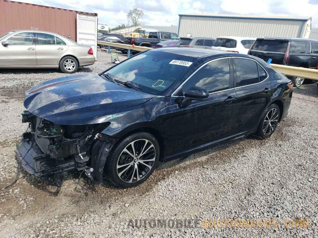 4T1B11HK5JU587965 TOYOTA CAMRY 2018