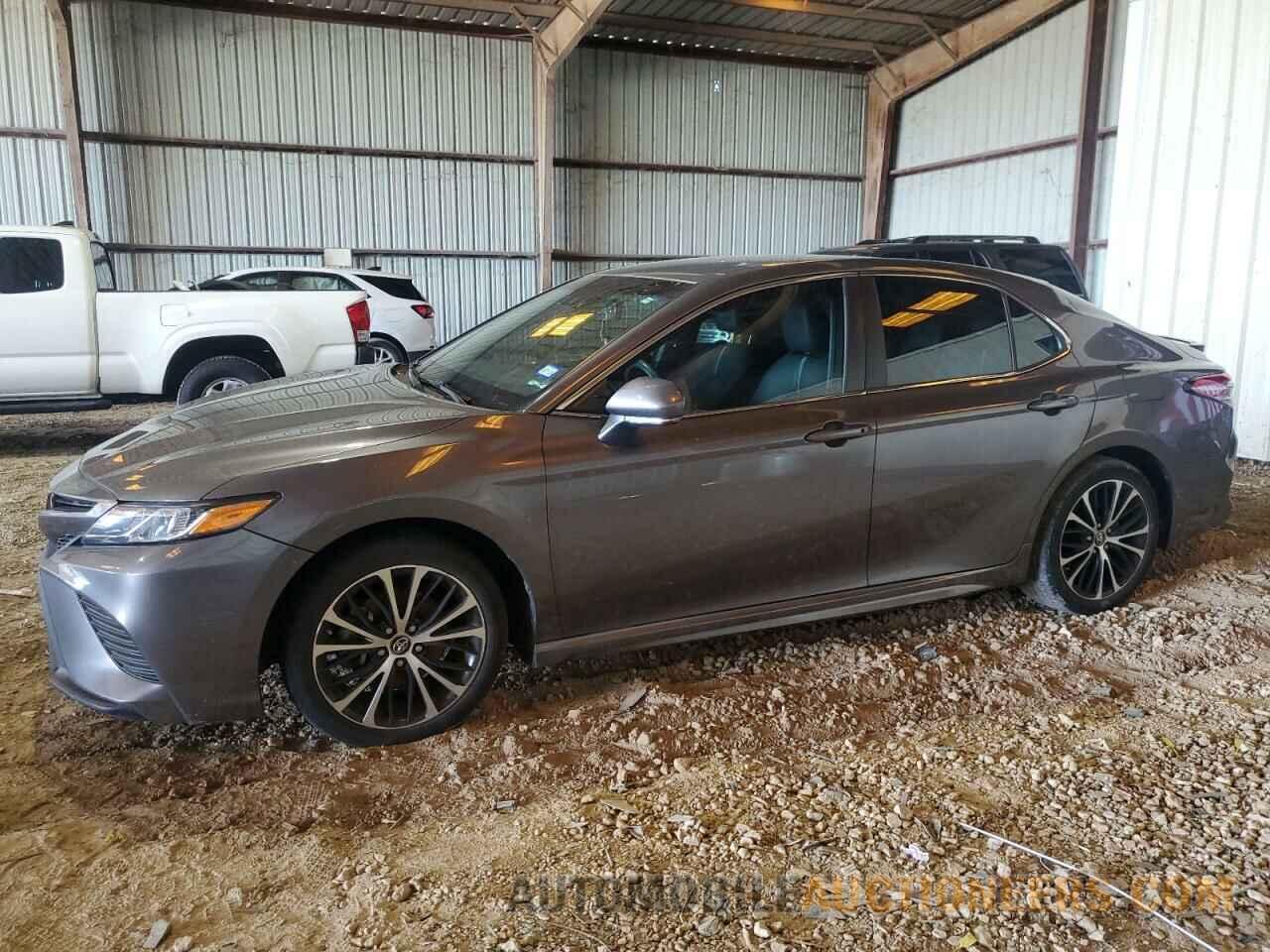 4T1B11HK5JU589618 TOYOTA CAMRY 2018