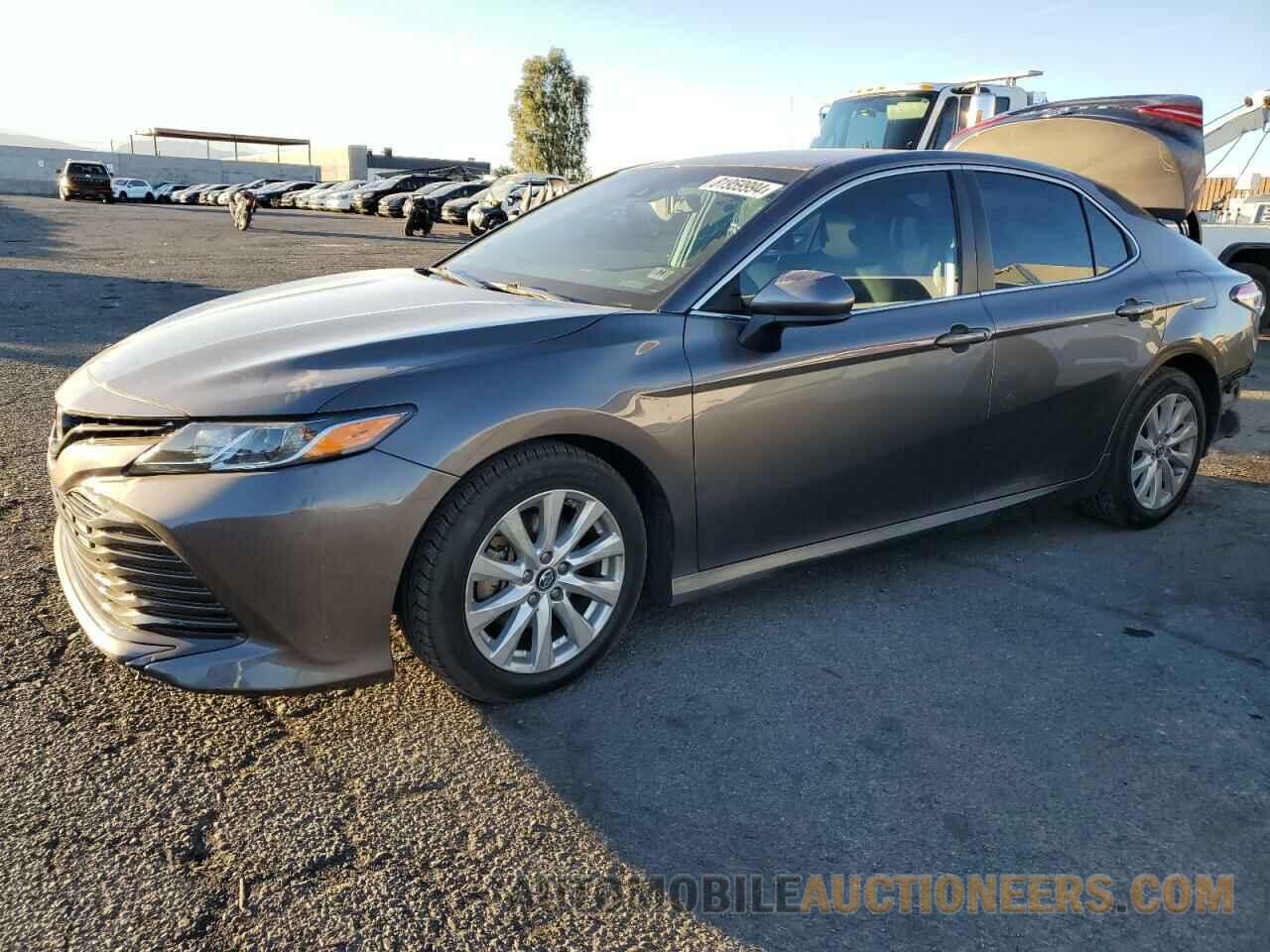 4T1B11HK5JU593944 TOYOTA CAMRY 2018