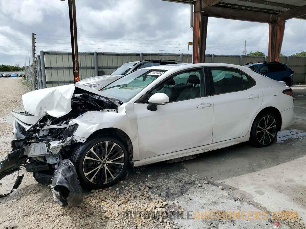 4T1B11HK5JU595984 TOYOTA CAMRY 2018