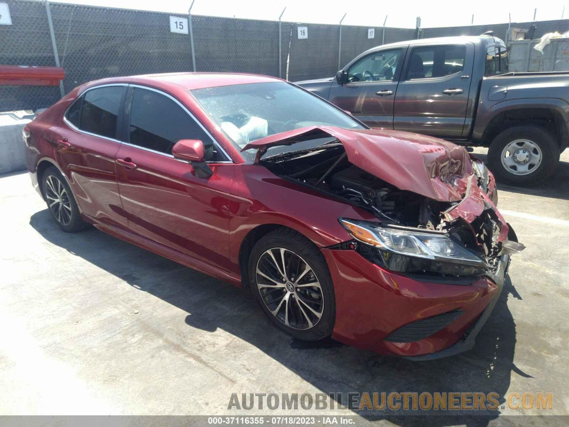 4T1B11HK5JU597590 TOYOTA CAMRY 2018