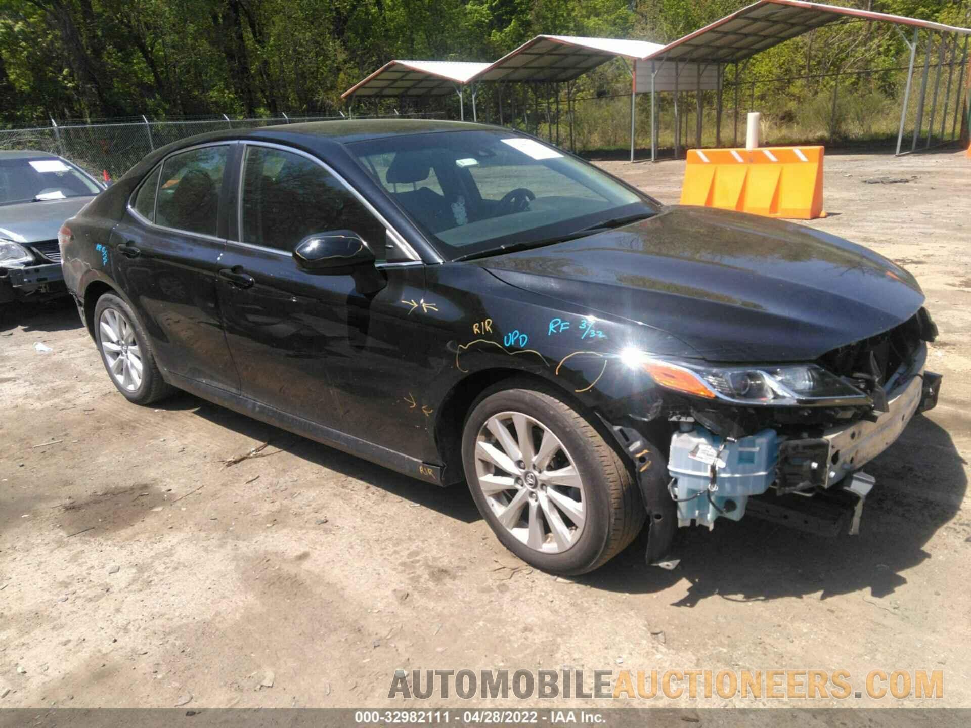 4T1B11HK5JU598108 TOYOTA CAMRY 2018