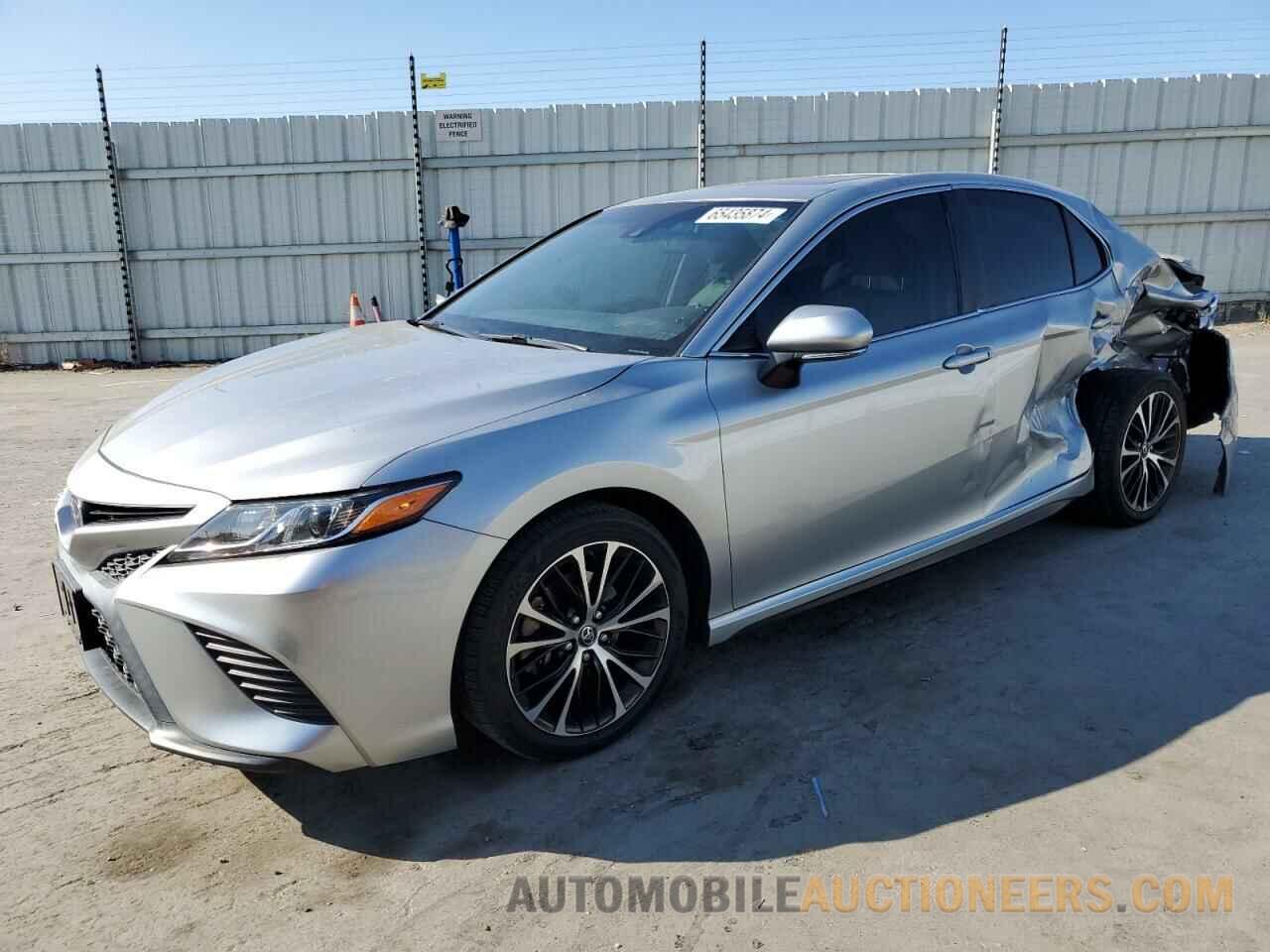 4T1B11HK5JU598979 TOYOTA CAMRY 2018