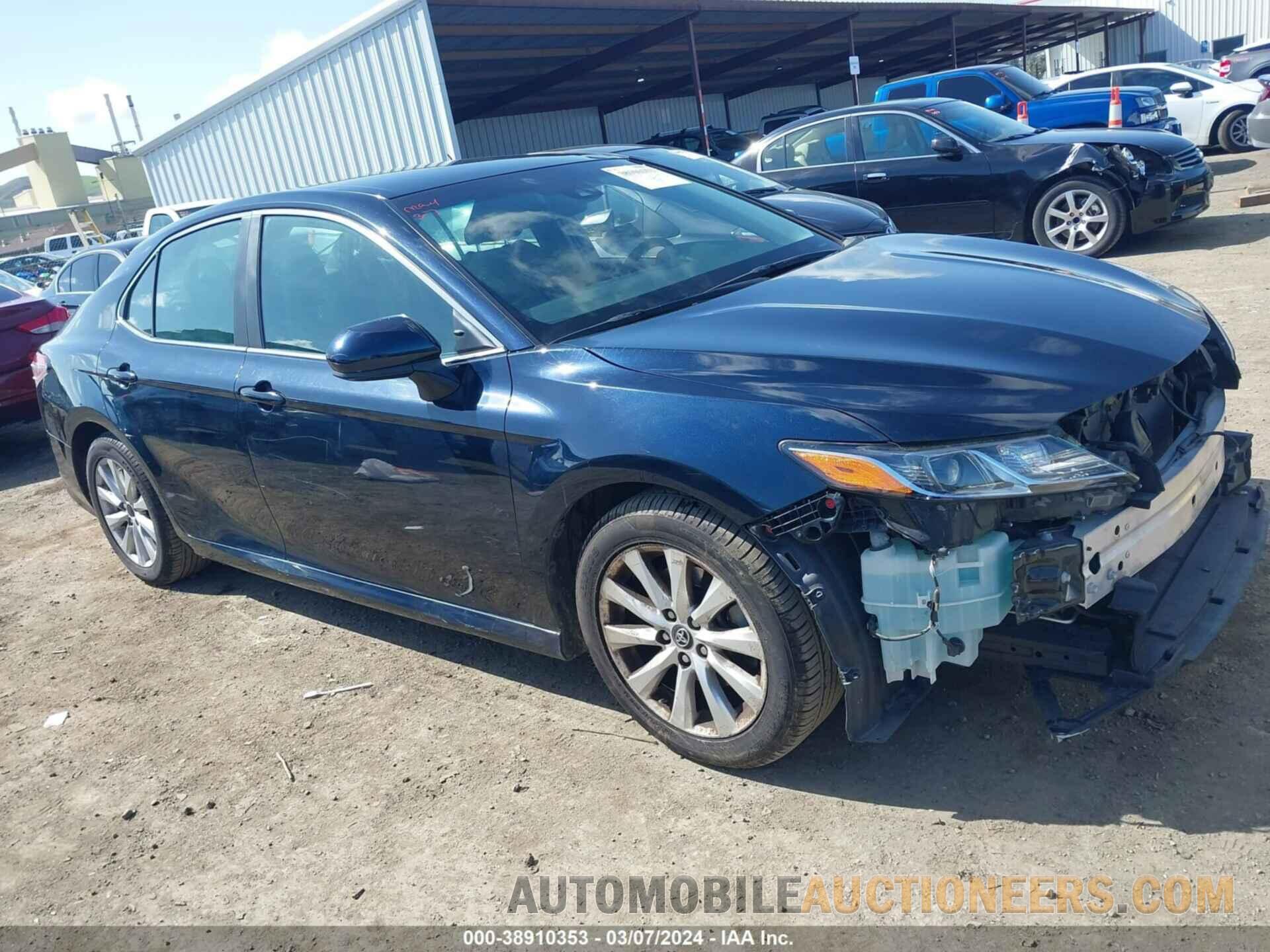 4T1B11HK5JU599890 TOYOTA CAMRY 2018