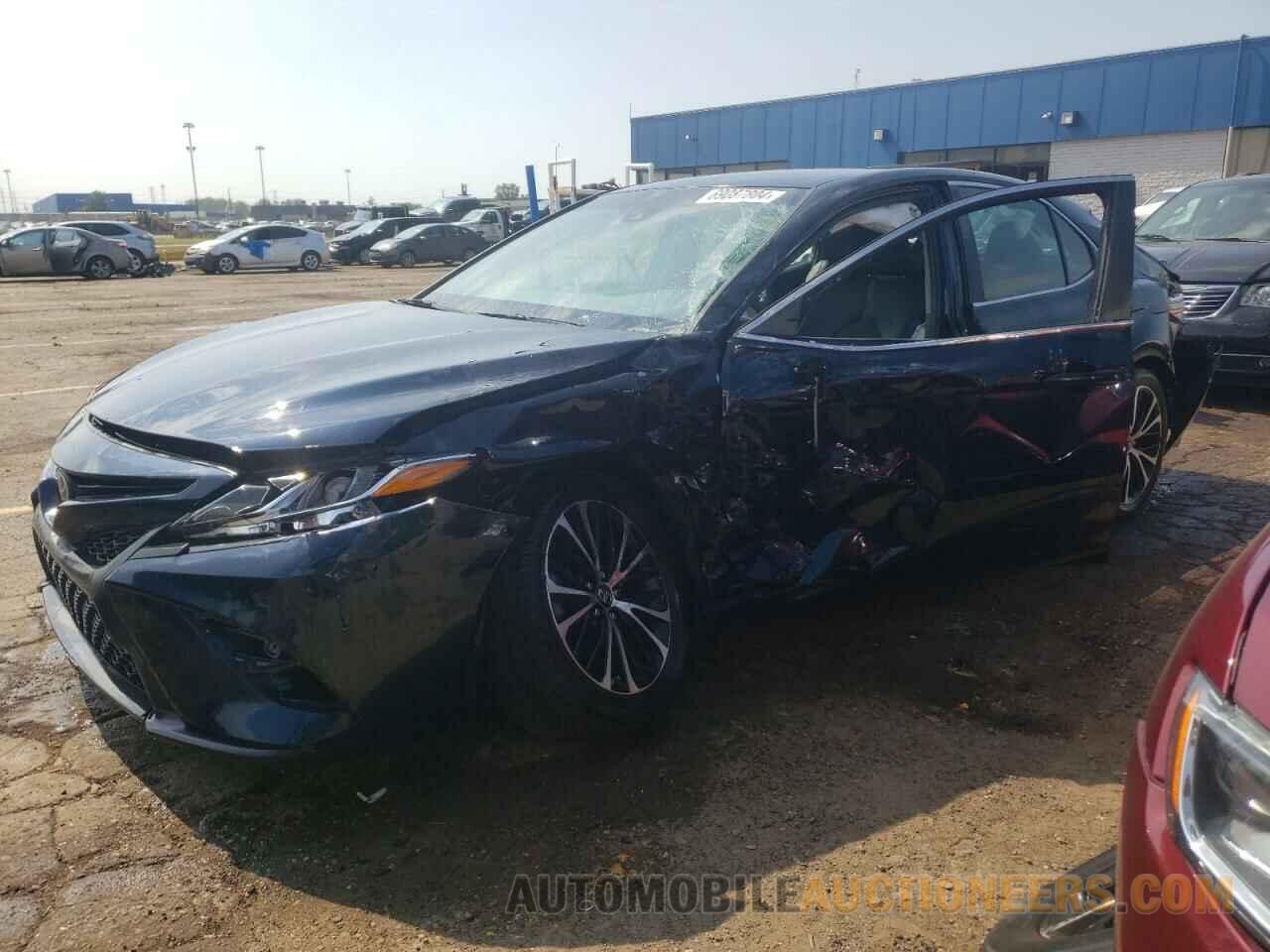 4T1B11HK5JU601587 TOYOTA CAMRY 2018