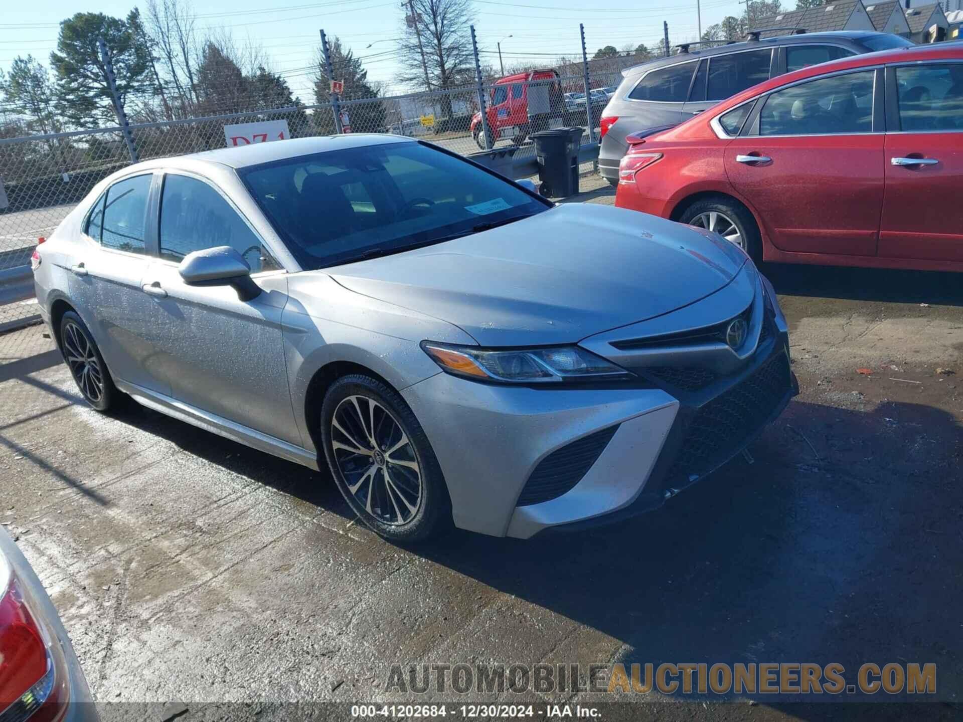 4T1B11HK5JU607888 TOYOTA CAMRY 2018