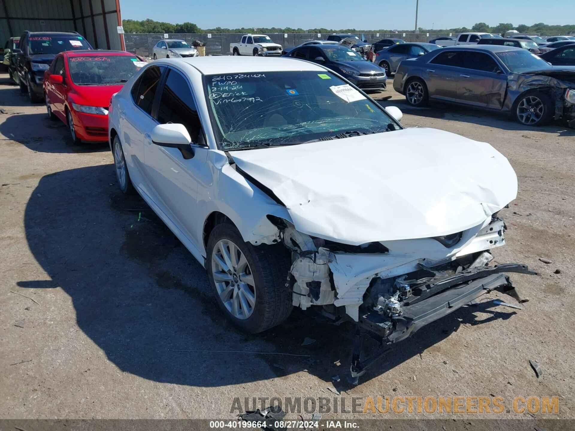 4T1B11HK5JU607972 TOYOTA CAMRY 2018