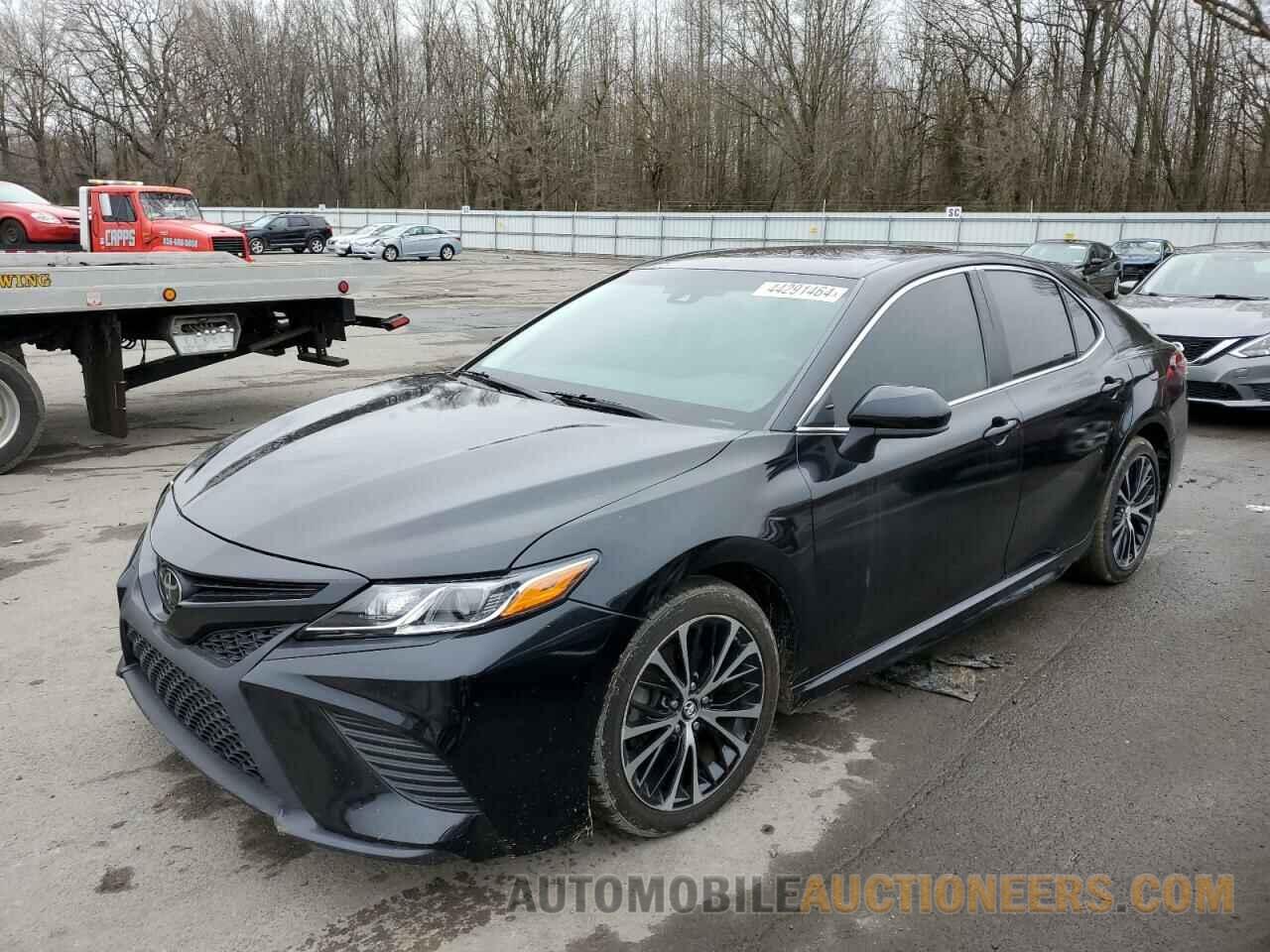 4T1B11HK5JU608281 TOYOTA CAMRY 2018