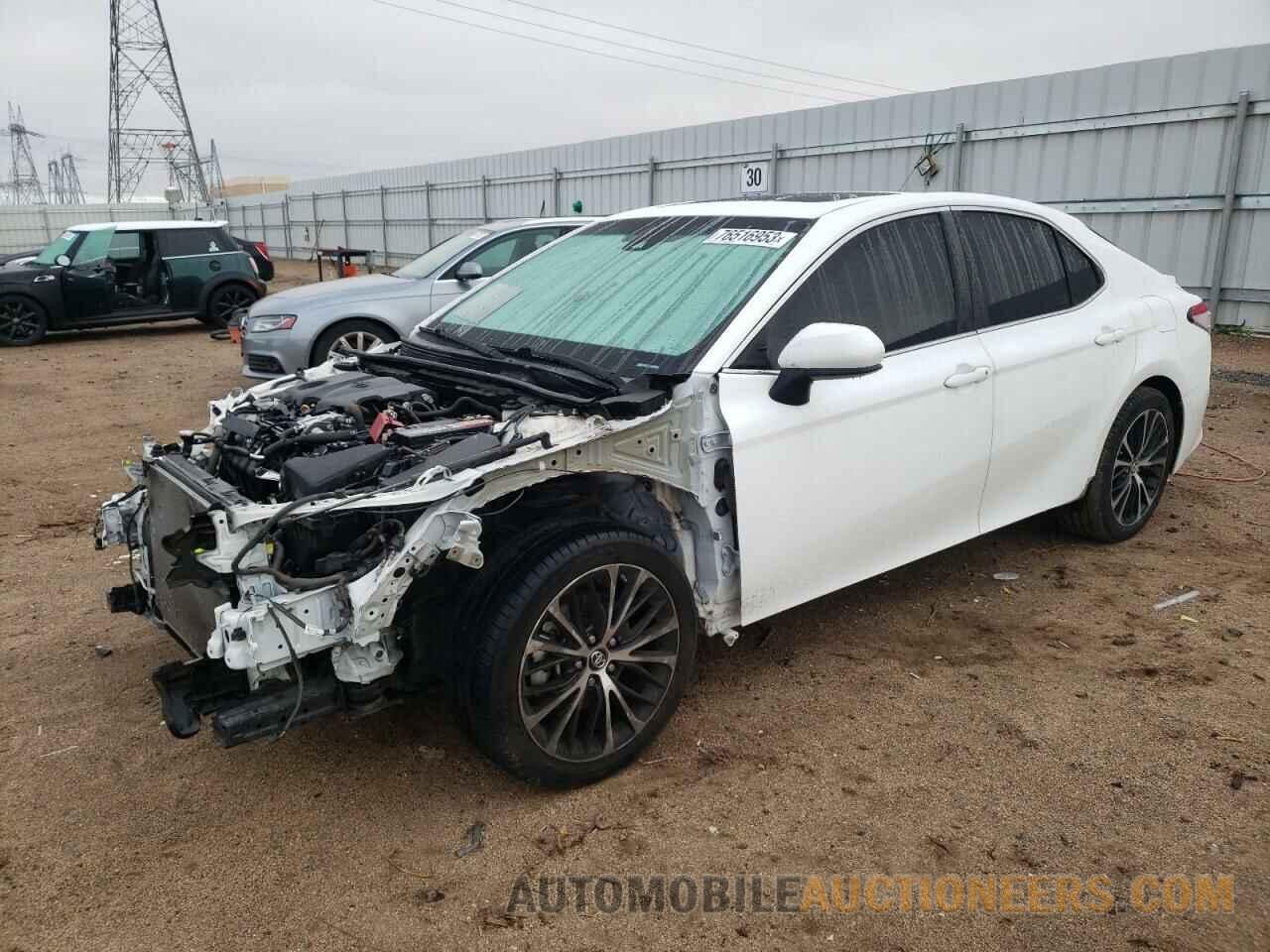 4T1B11HK5JU608801 TOYOTA CAMRY 2018