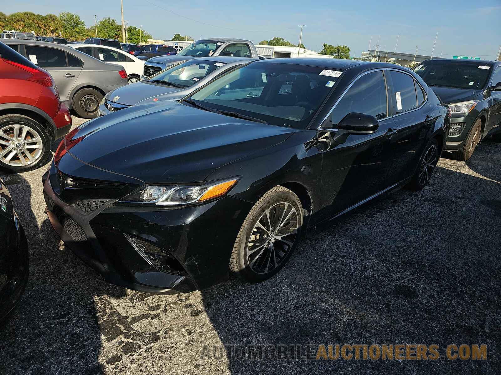 4T1B11HK5JU611648 Toyota Camry 2018