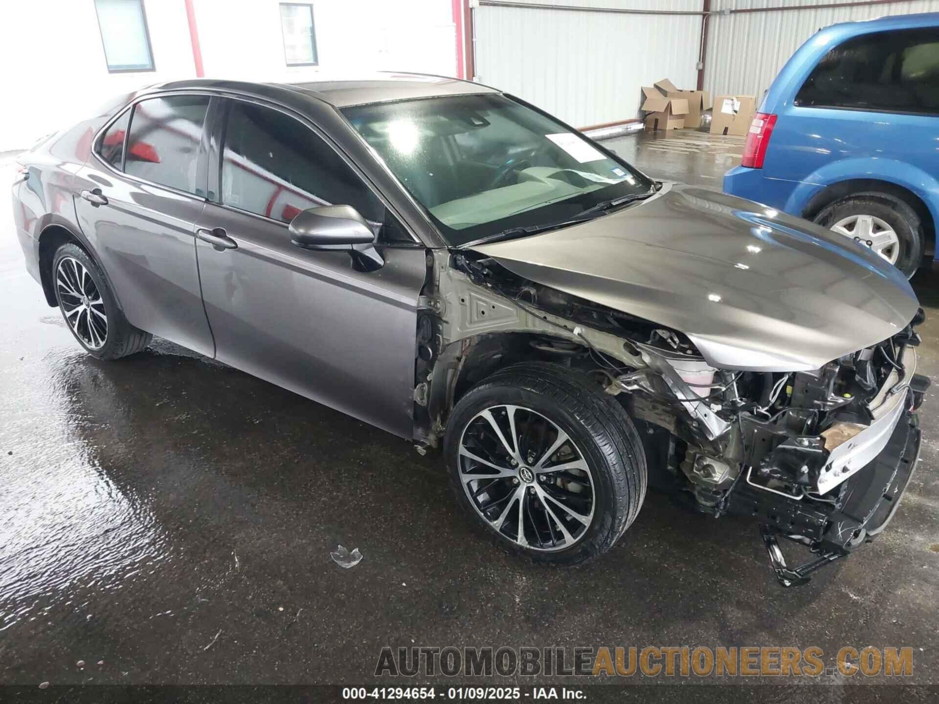 4T1B11HK5JU618048 TOYOTA CAMRY 2018