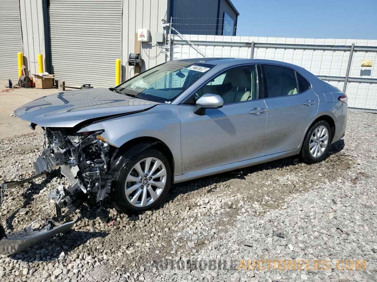 4T1B11HK5JU618728 TOYOTA CAMRY 2018