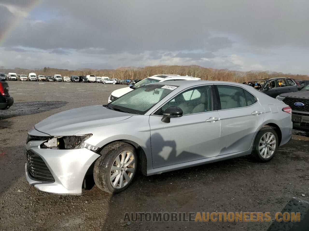 4T1B11HK5JU620334 TOYOTA CAMRY 2018