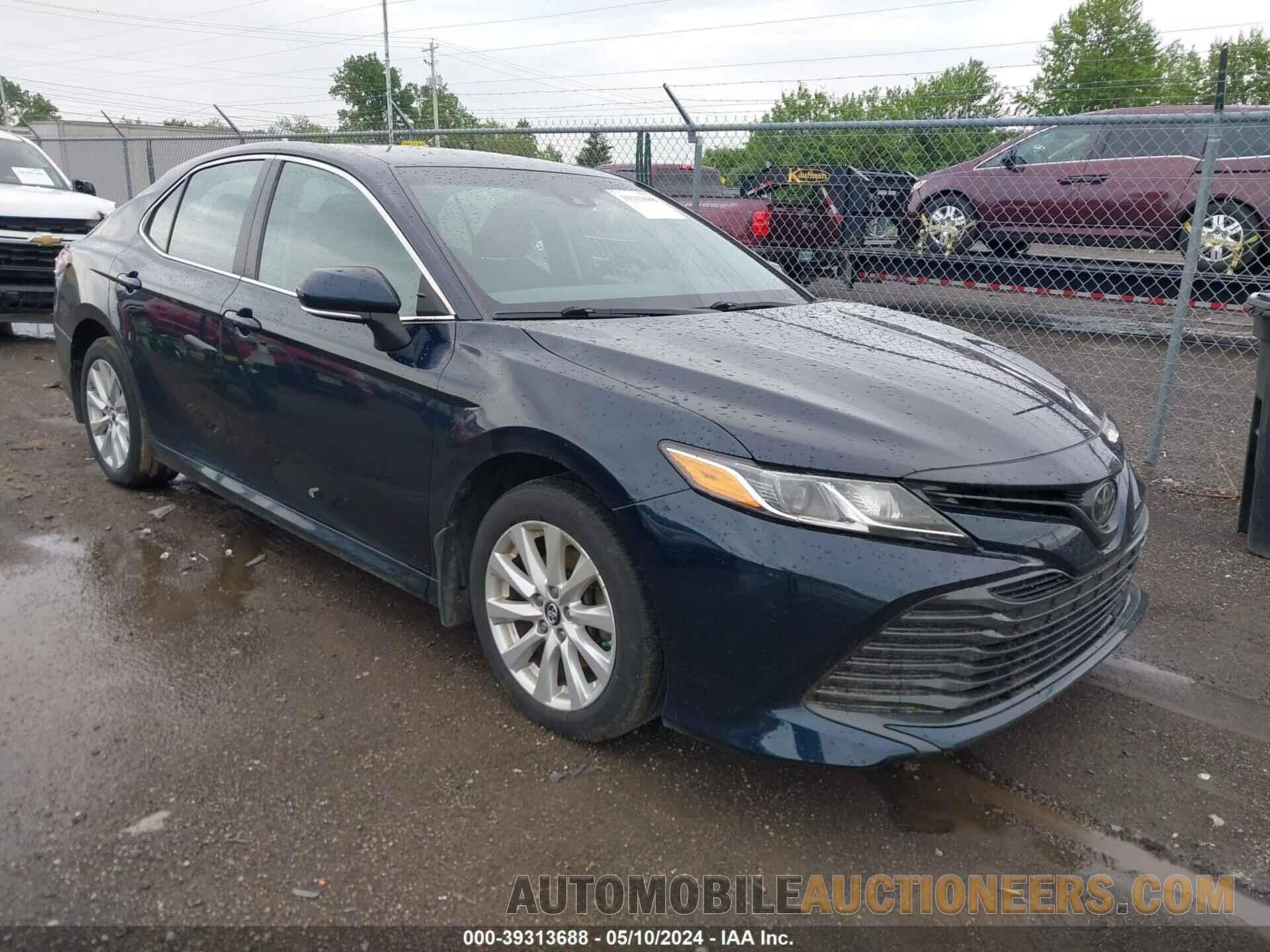 4T1B11HK5JU620401 TOYOTA CAMRY 2018