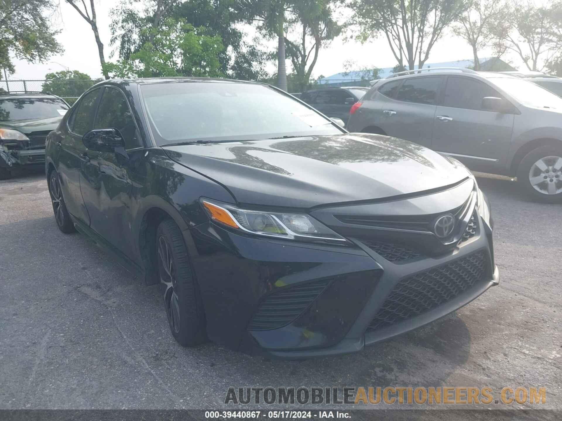 4T1B11HK5JU621208 TOYOTA CAMRY 2018