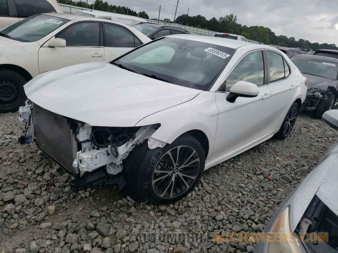 4T1B11HK5JU621242 TOYOTA CAMRY 2018