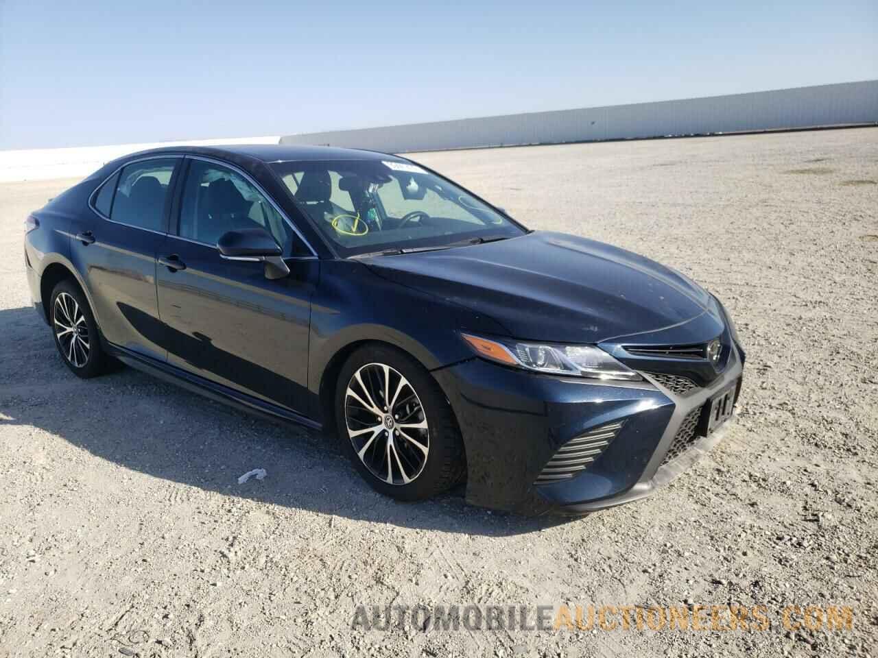 4T1B11HK5JU621497 TOYOTA CAMRY 2018