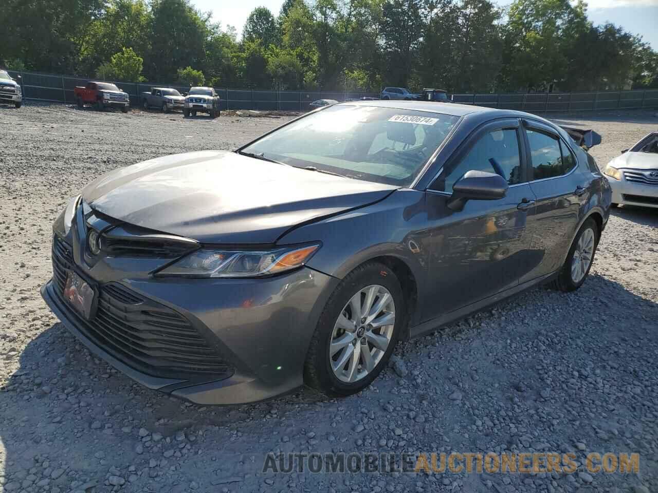 4T1B11HK5JU624318 TOYOTA CAMRY 2018