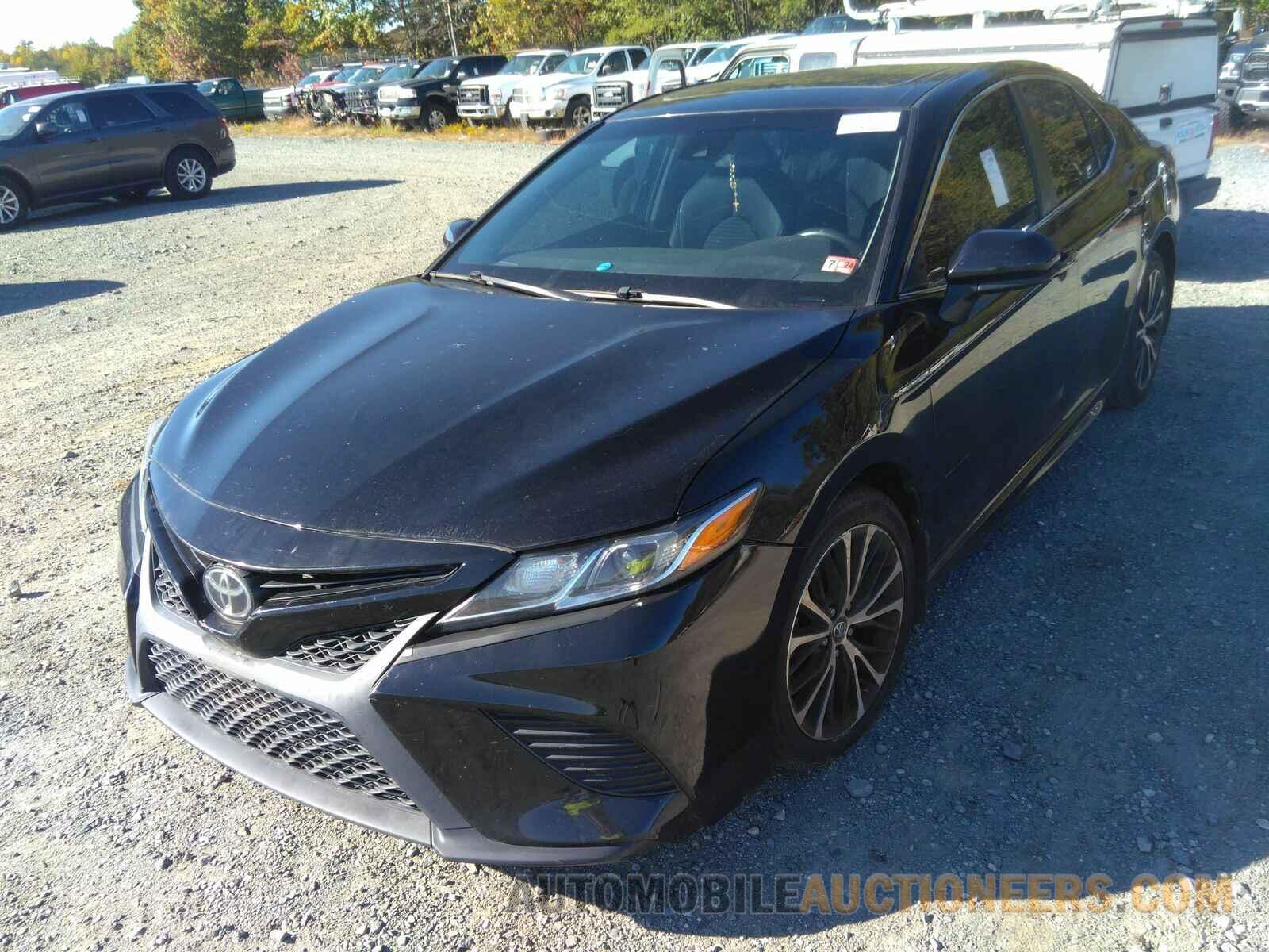 4T1B11HK5JU624626 Toyota Camry 2018