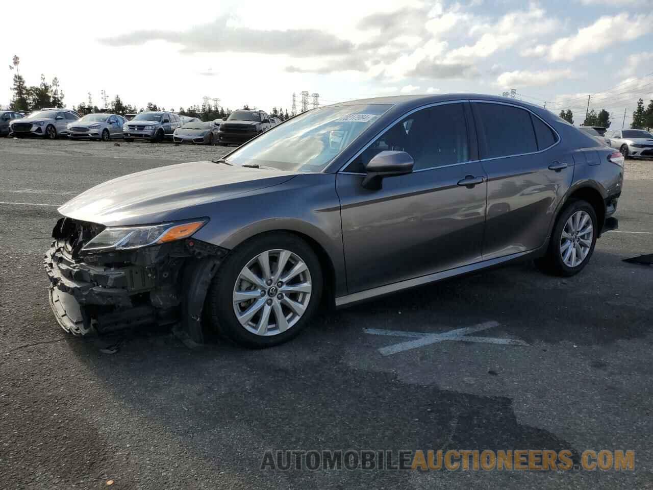 4T1B11HK5JU628689 TOYOTA CAMRY 2018