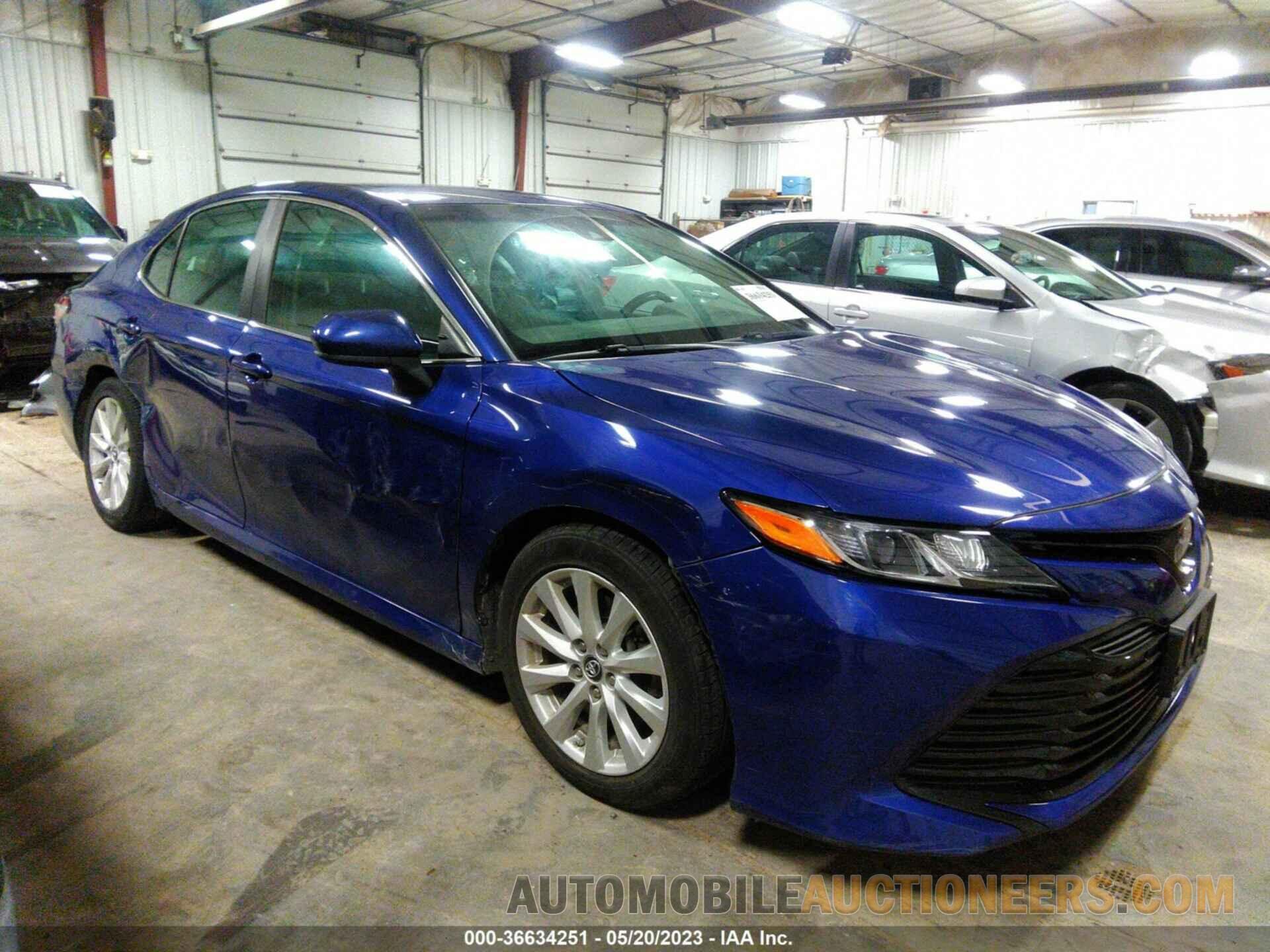 4T1B11HK5JU629261 TOYOTA CAMRY 2018