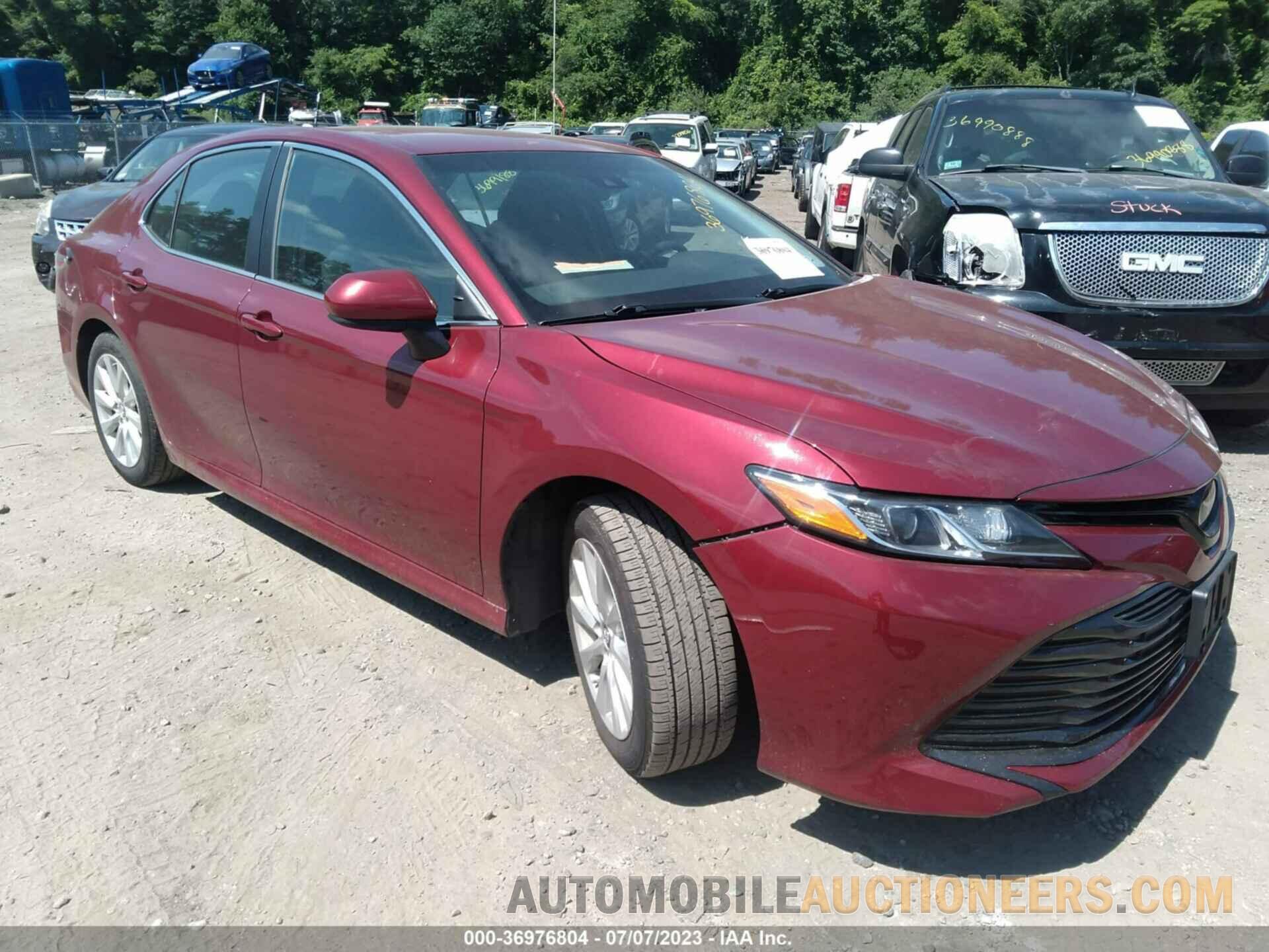 4T1B11HK5JU632726 TOYOTA CAMRY 2018