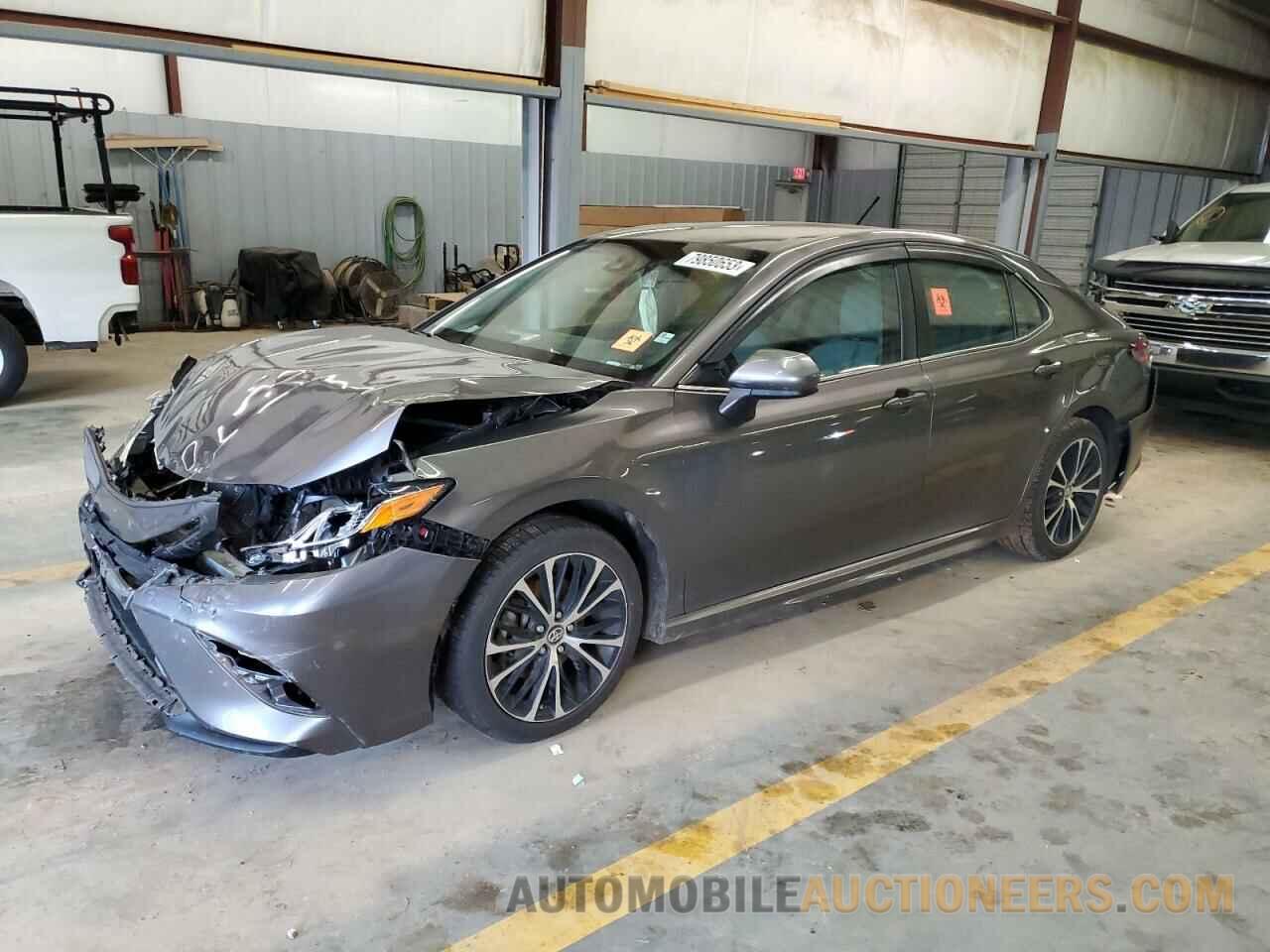 4T1B11HK5JU633679 TOYOTA CAMRY 2018