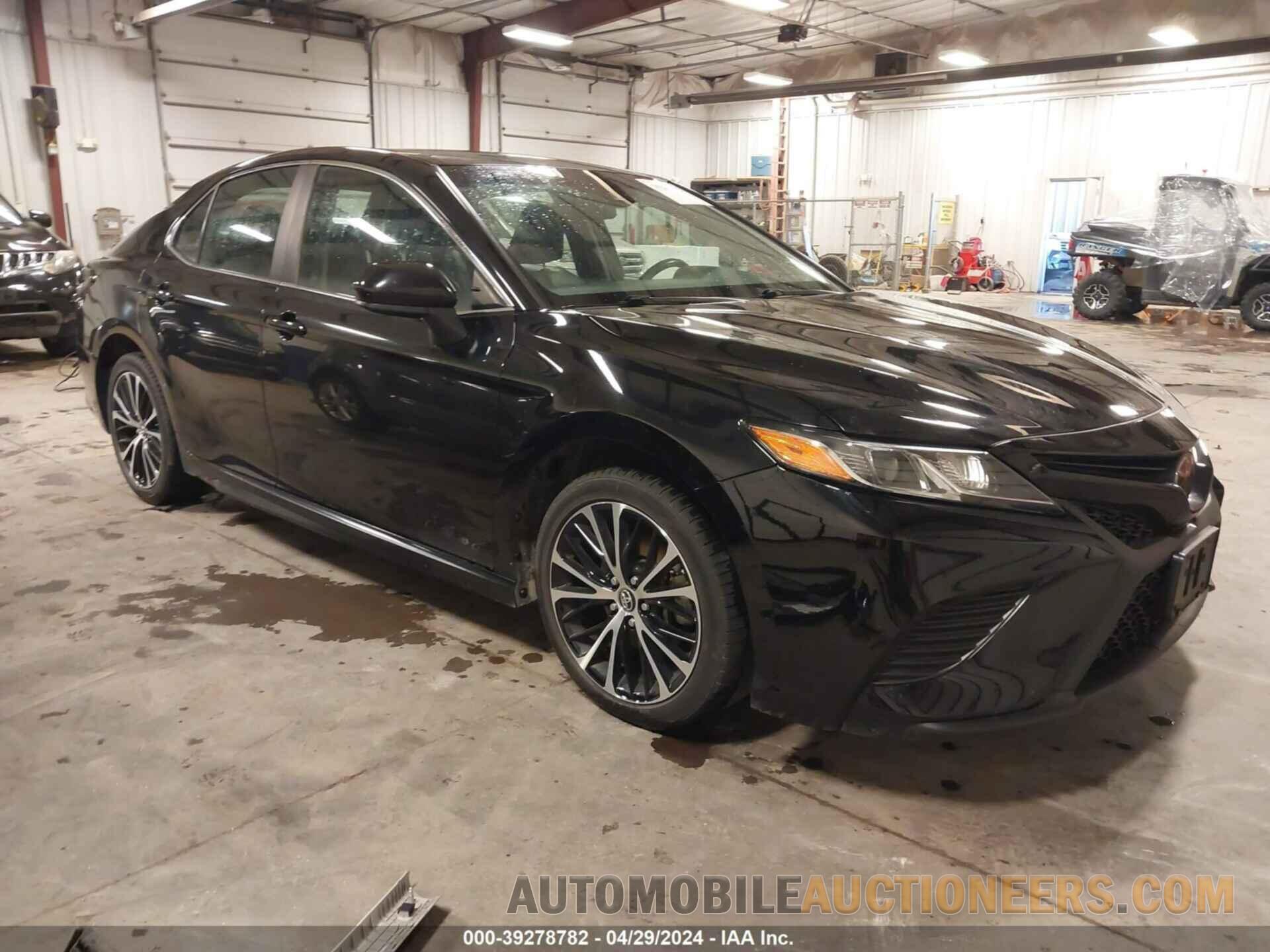 4T1B11HK5JU637330 TOYOTA CAMRY 2018