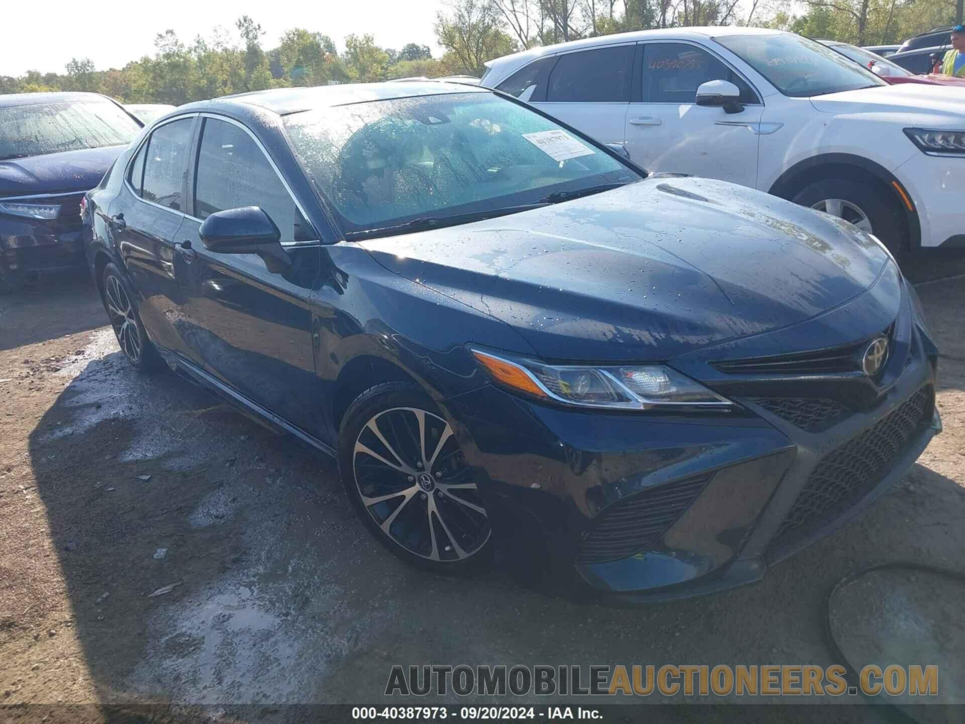 4T1B11HK5JU640910 TOYOTA CAMRY 2018