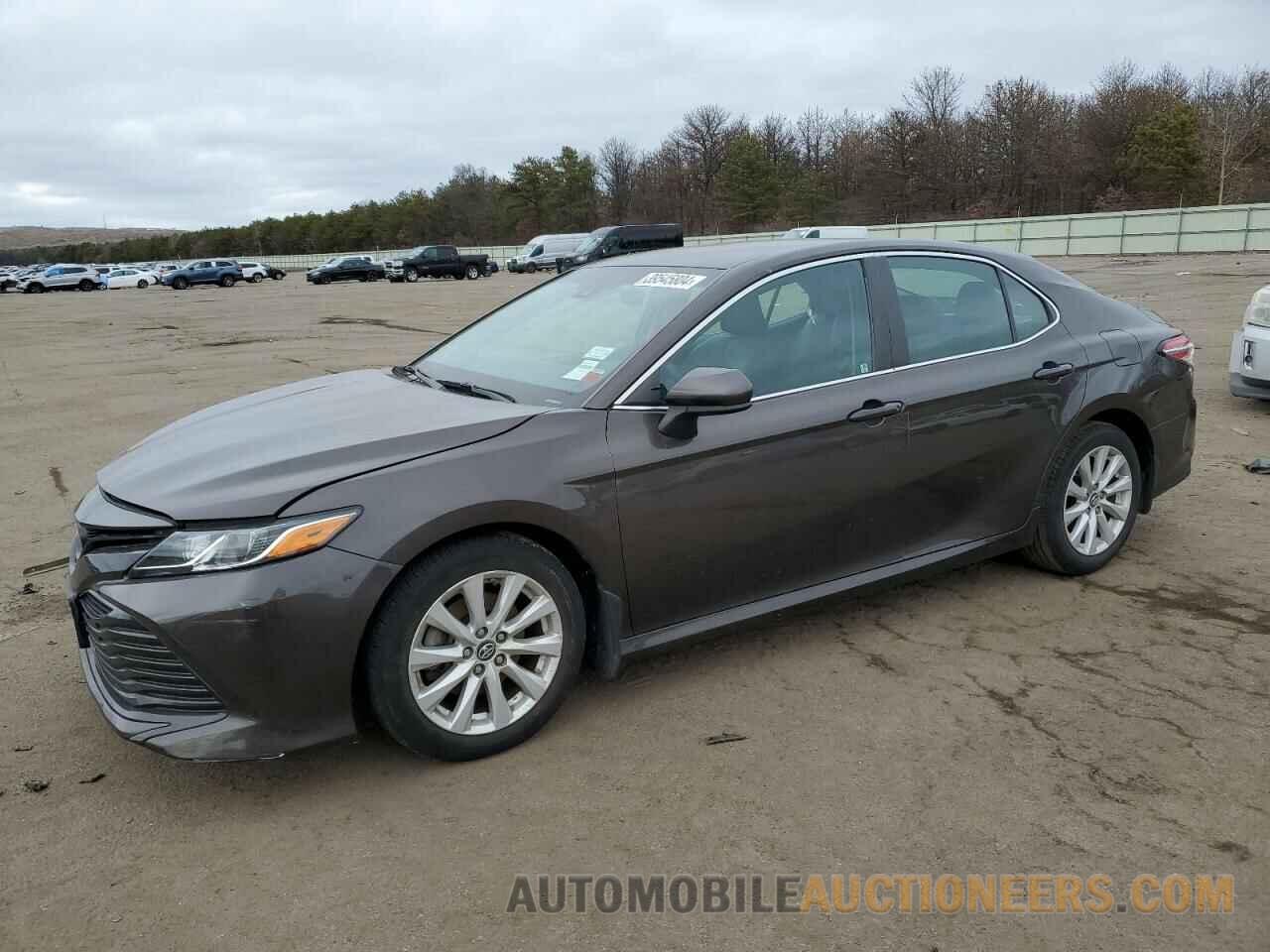 4T1B11HK5JU645198 TOYOTA CAMRY 2018