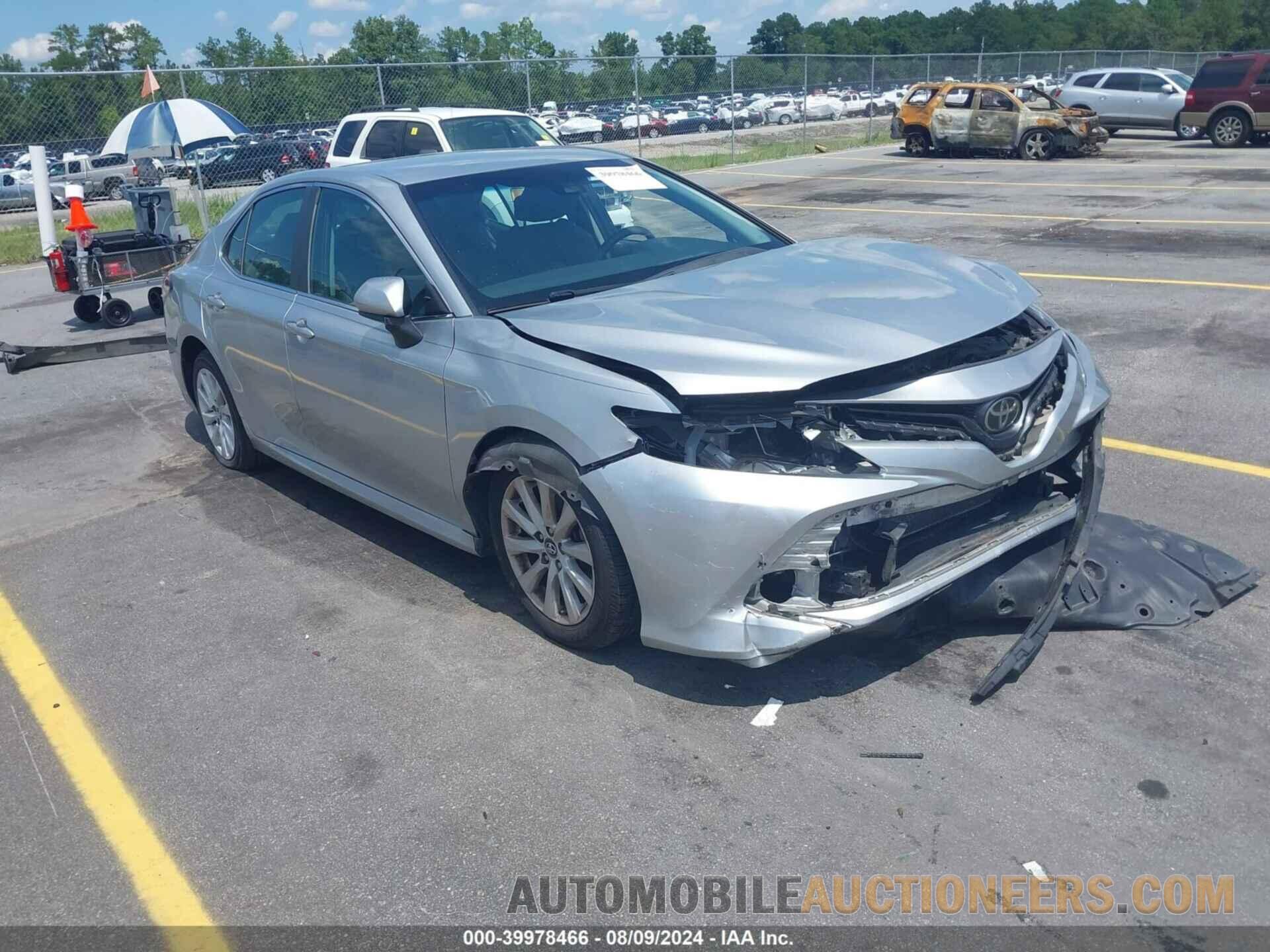 4T1B11HK5JU645606 TOYOTA CAMRY 2018