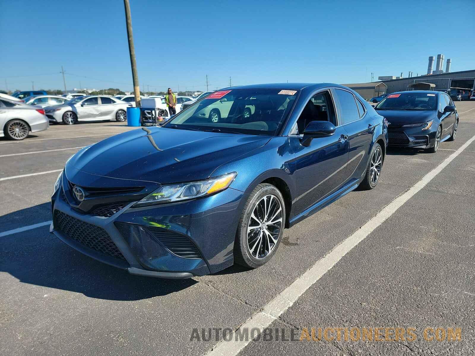 4T1B11HK5JU652359 Toyota Camry 2018