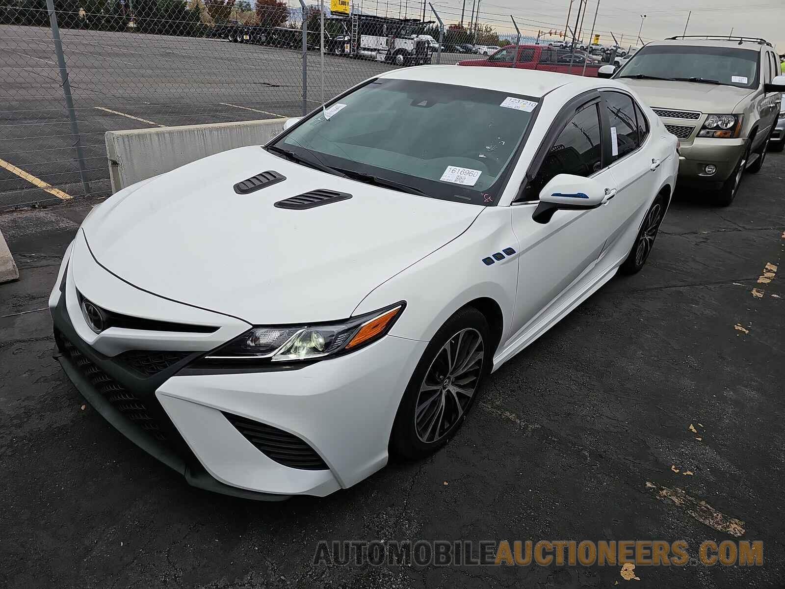 4T1B11HK5JU653155 Toyota Camry 2018