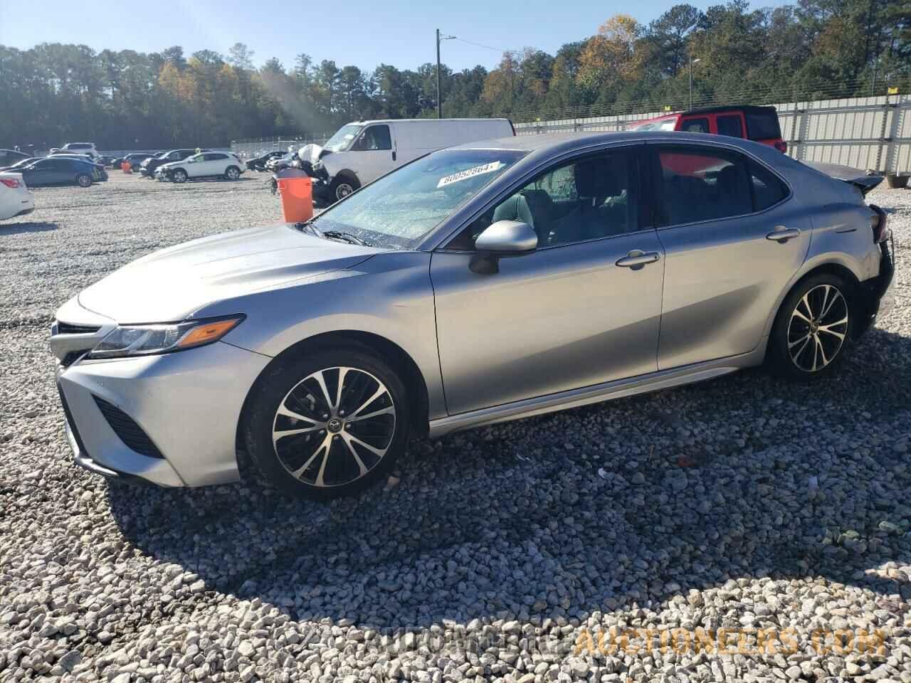 4T1B11HK5JU653527 TOYOTA CAMRY 2018