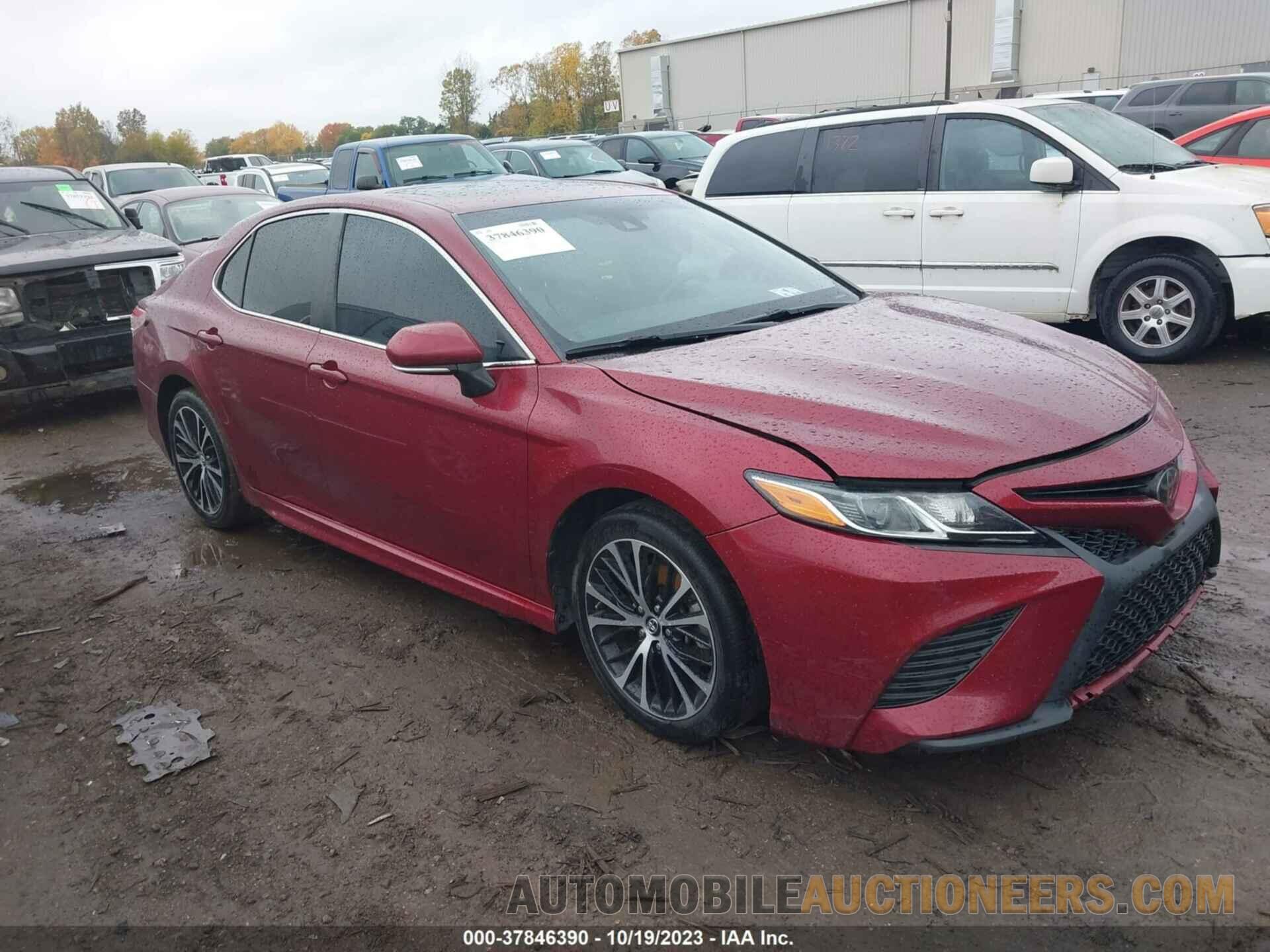 4T1B11HK5JU663944 TOYOTA CAMRY 2018