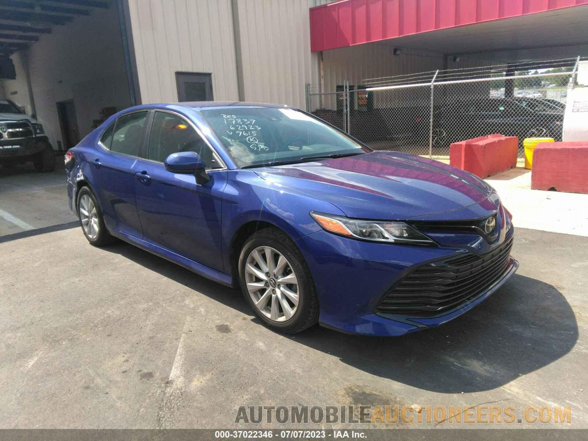 4T1B11HK5JU669615 TOYOTA CAMRY 2018