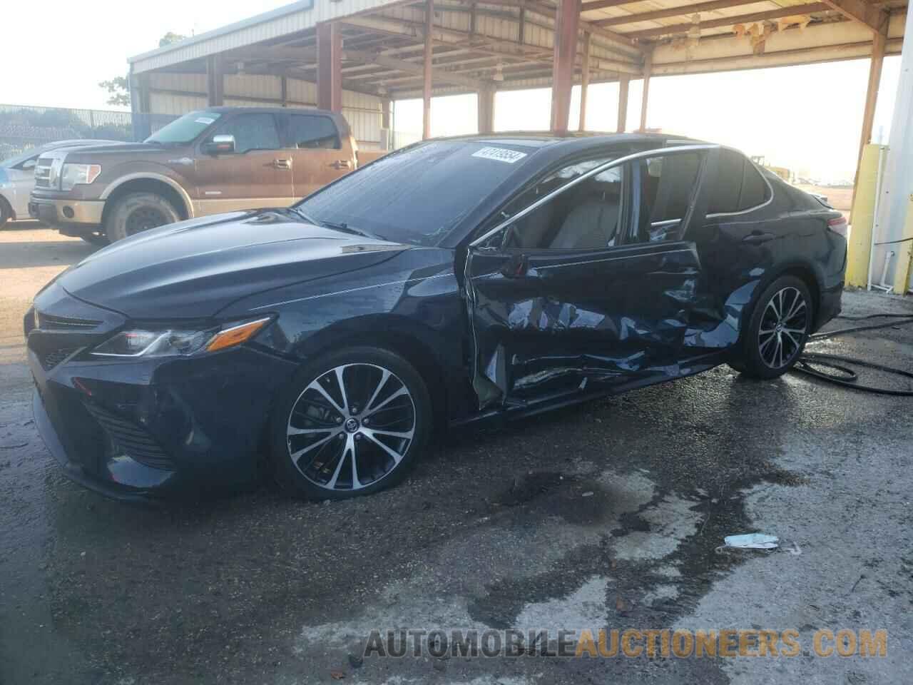 4T1B11HK5JU670196 TOYOTA CAMRY 2018