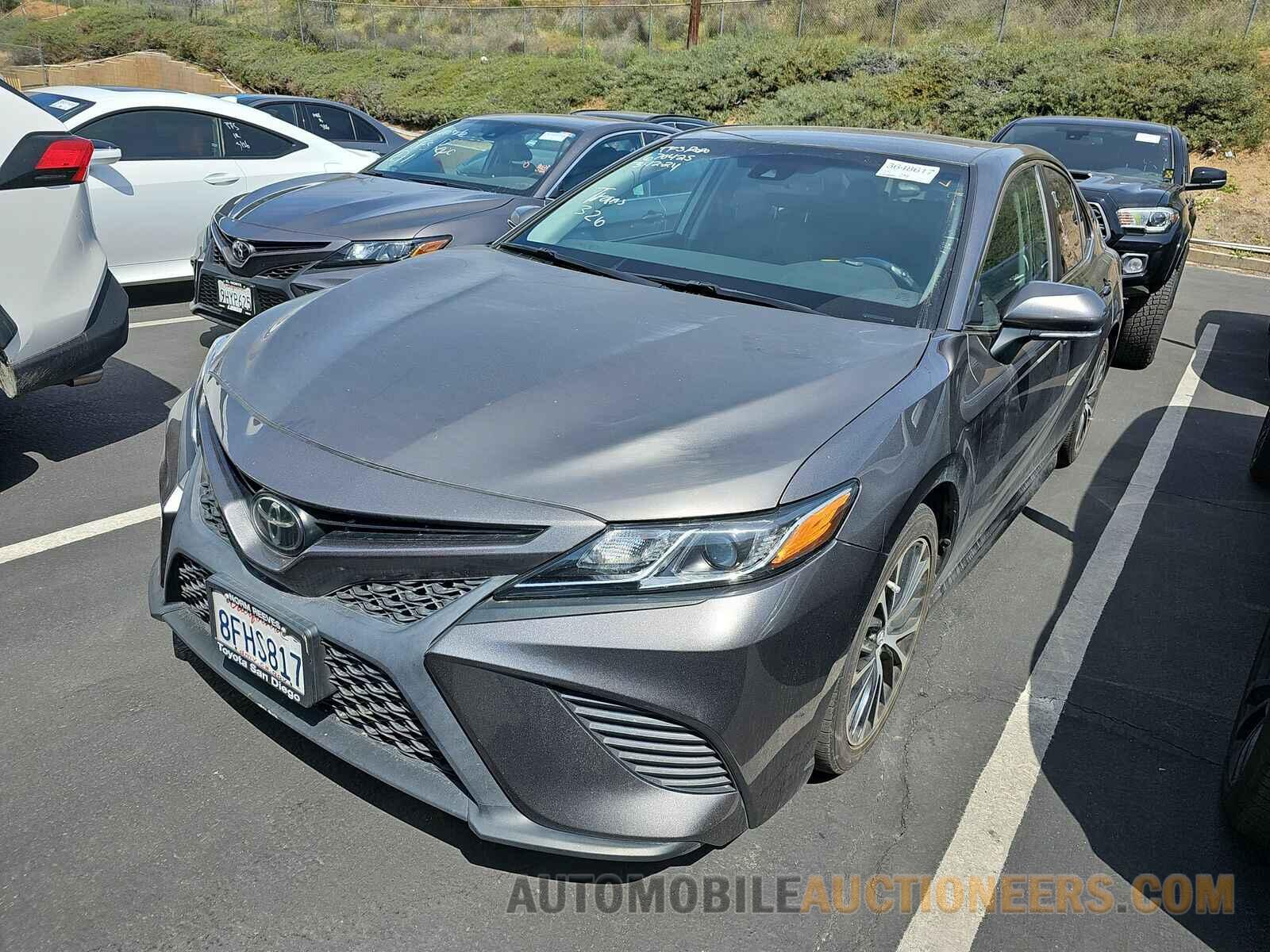 4T1B11HK5JU670425 Toyota Camry 2018