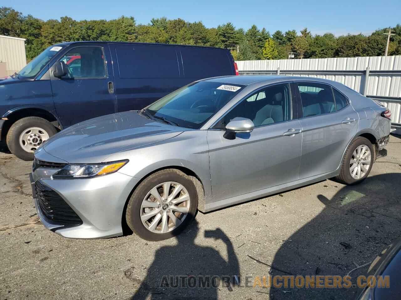 4T1B11HK5JU672529 TOYOTA CAMRY 2018