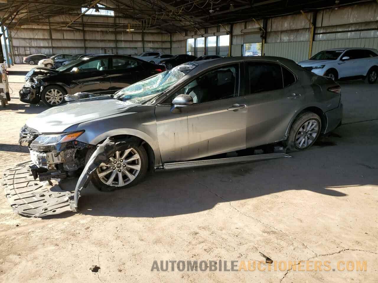 4T1B11HK5JU677472 TOYOTA CAMRY 2018