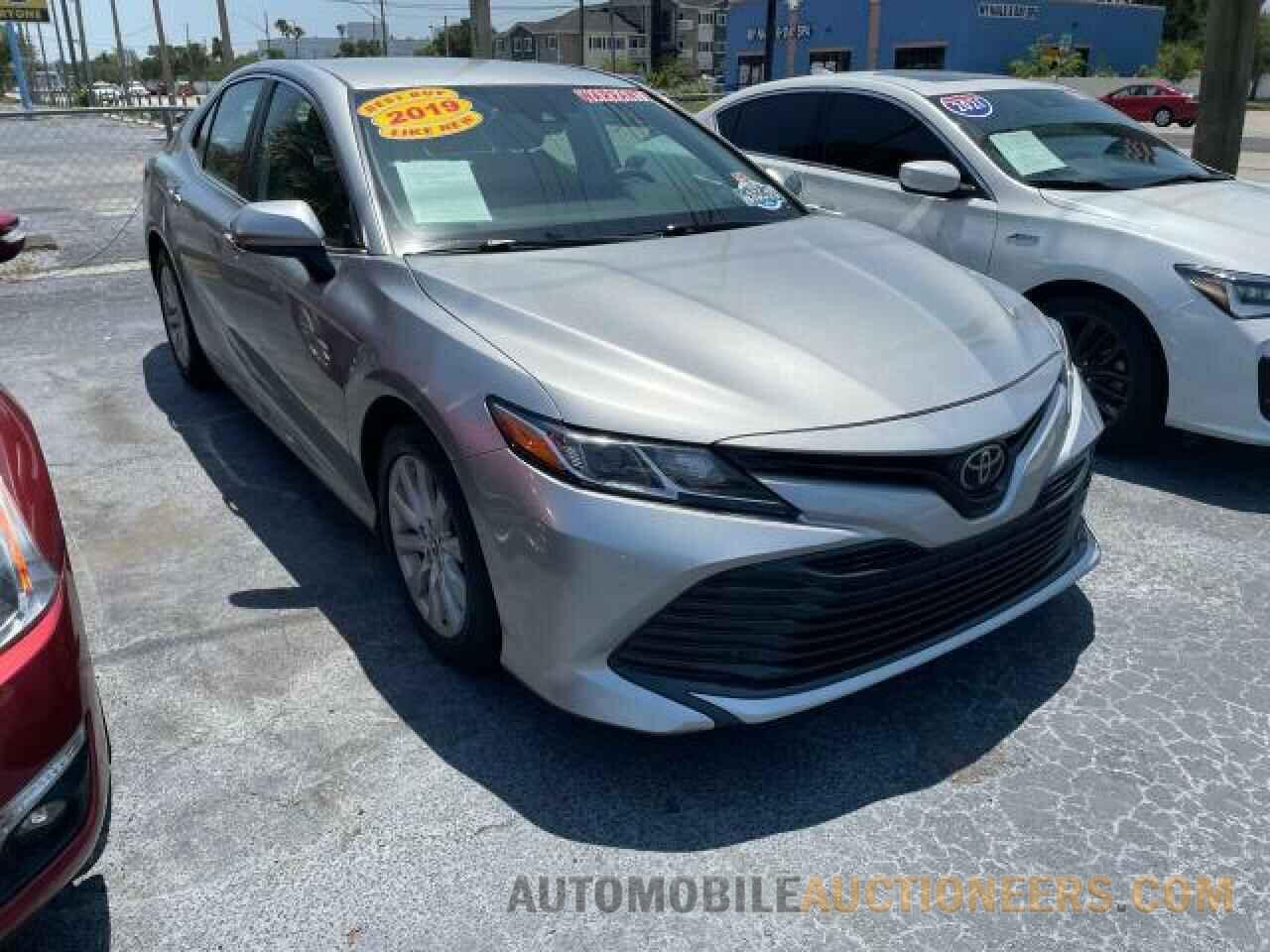 4T1B11HK5KU207928 TOYOTA CAMRY 2019