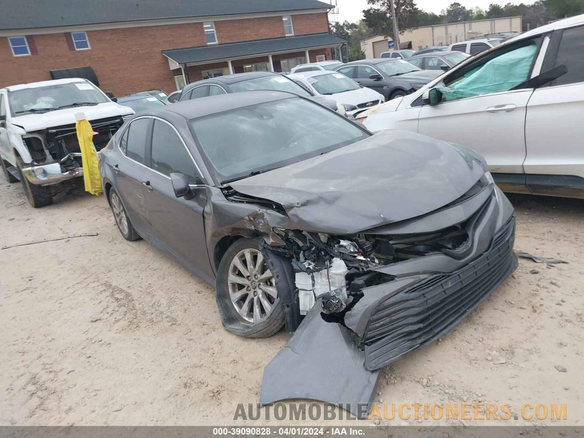 4T1B11HK5KU288011 TOYOTA CAMRY 2019