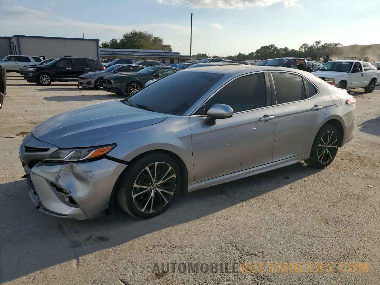 4T1B11HK5KU695228 TOYOTA CAMRY 2019