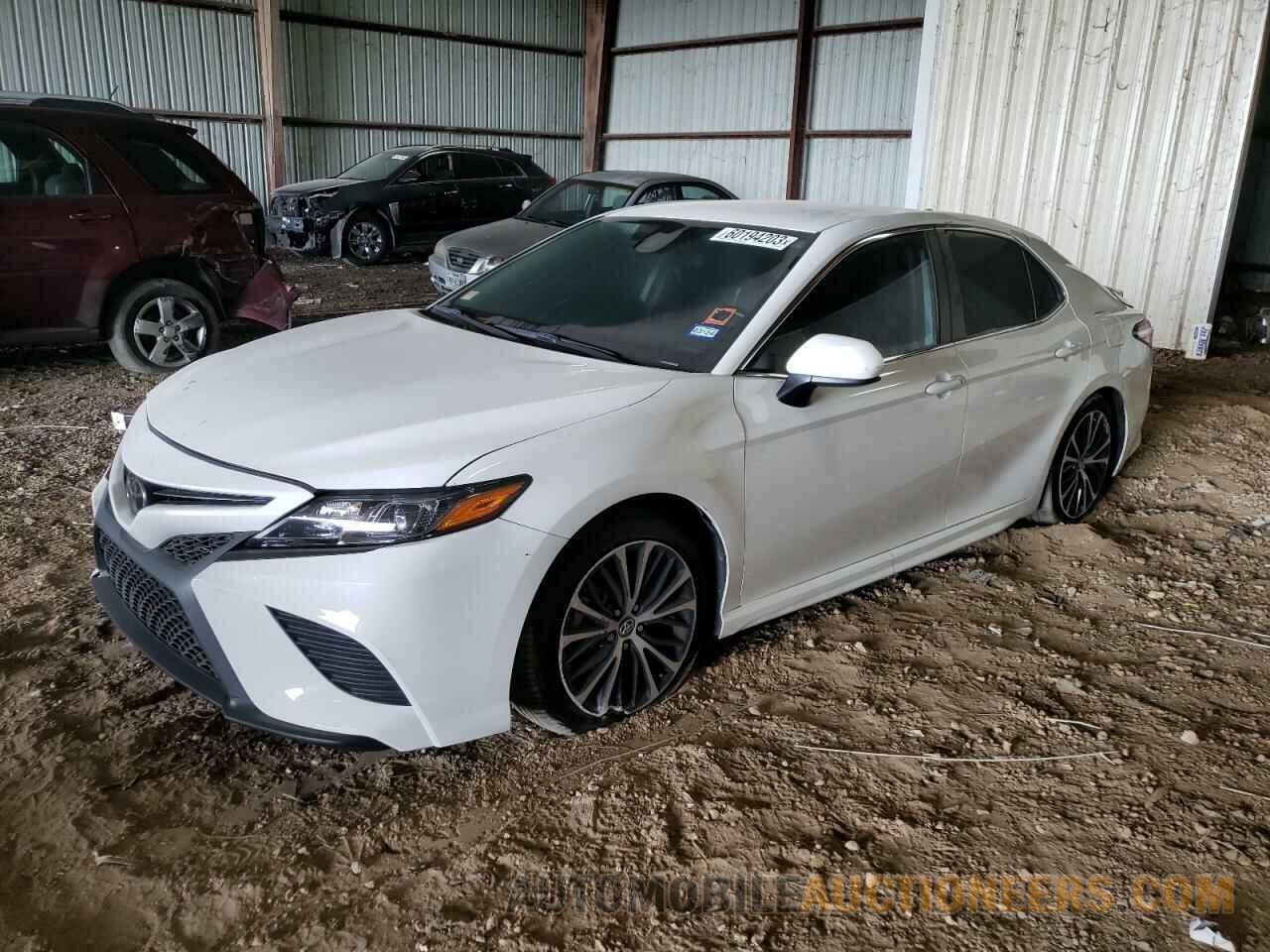 4T1B11HK5KU725621 TOYOTA CAMRY 2019