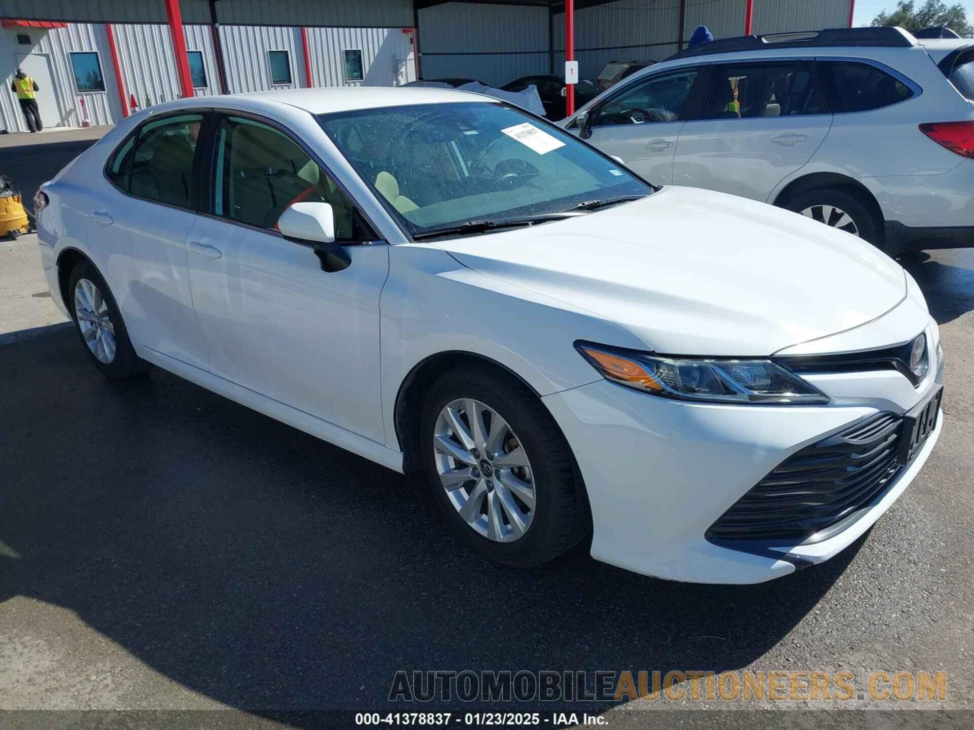 4T1B11HK5KU824360 TOYOTA CAMRY 2019