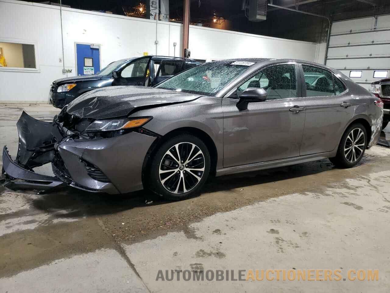 4T1B11HK6JU009180 TOYOTA CAMRY 2018